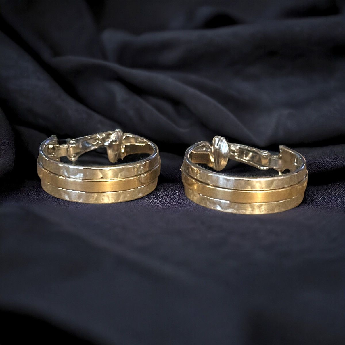 Vintage Vintage Avon clip on two tone hammered hoop earrings Size ONE SIZE - 1 Thumbnail