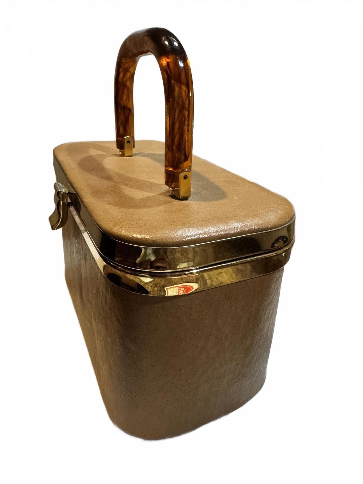 Designer Vintage 1950's Florida Box Purse w/ Amber Lucite Handle Size ONE SIZE - 3 Thumbnail