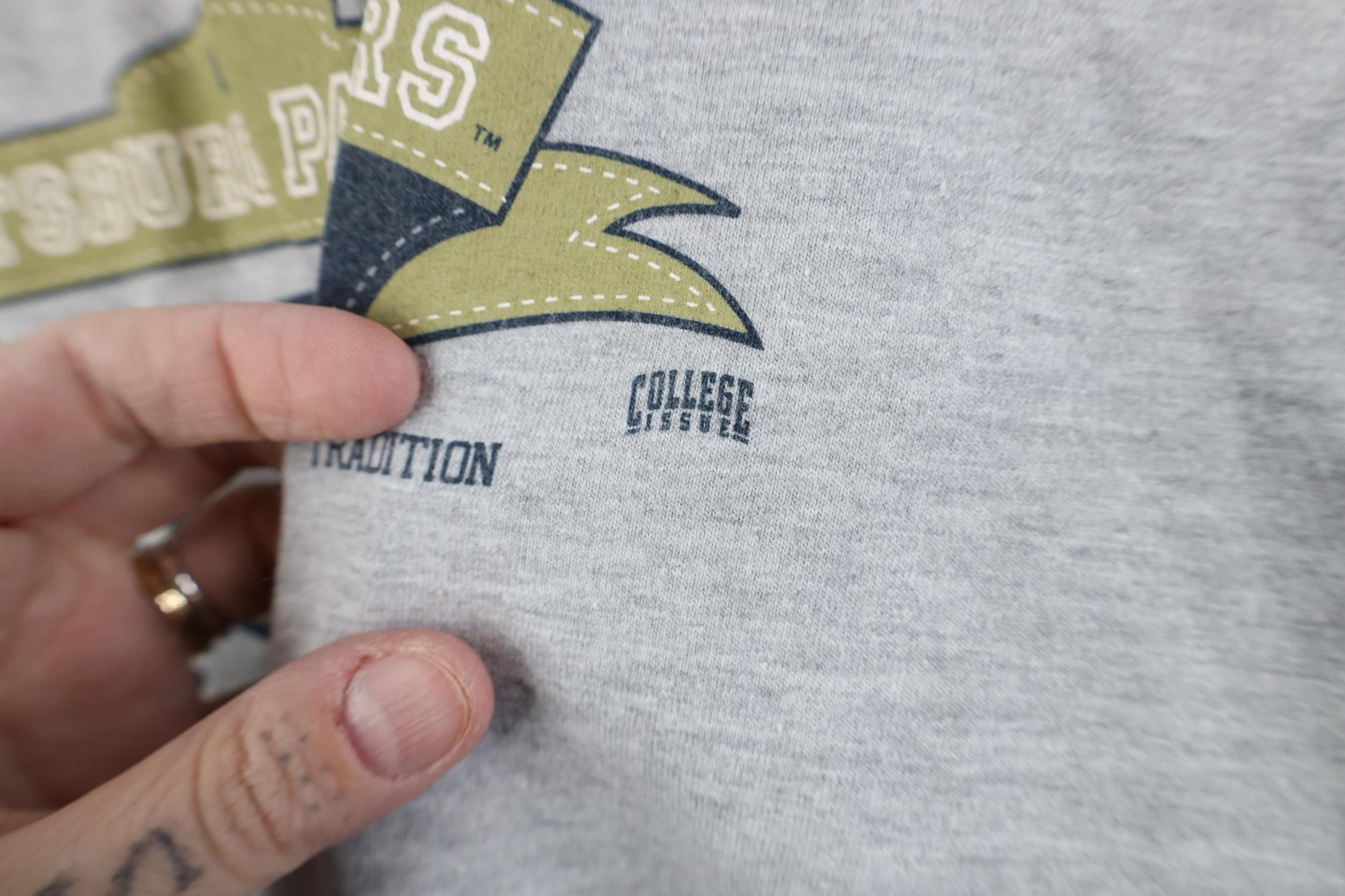 Vintage Vintage University of Pittsburgh Short Sleeve T-Shirt Size US L / EU 52-54 / 3 - 6 Thumbnail