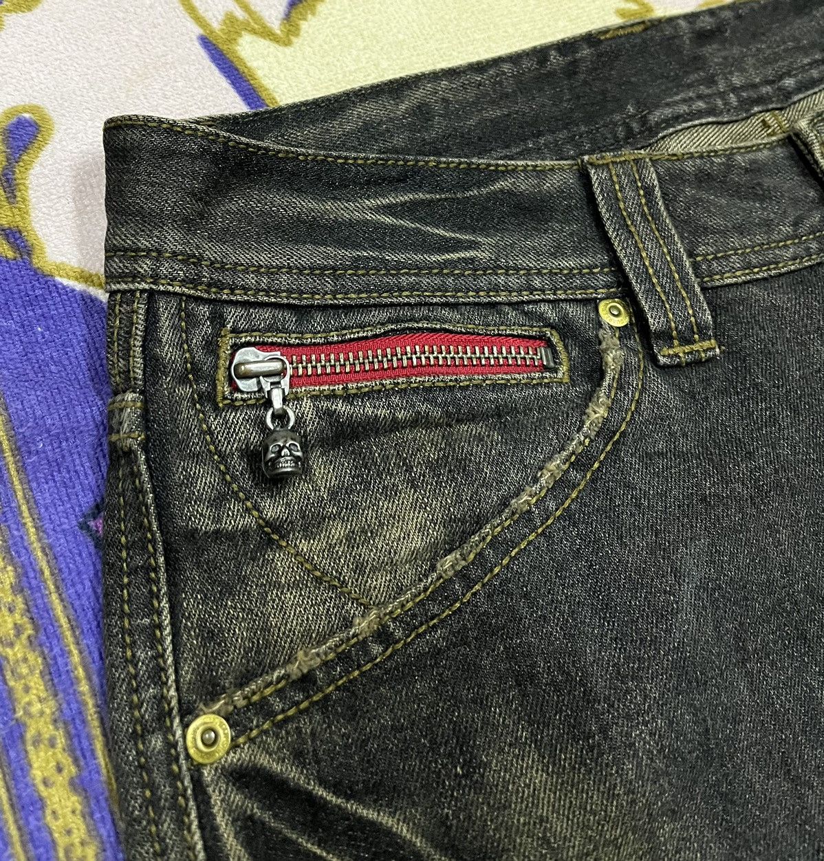 Japanese Brand Punk Skulls Design by RATTLE TRAP Distressed Denim Size US 34 / EU 50 - 8 Thumbnail