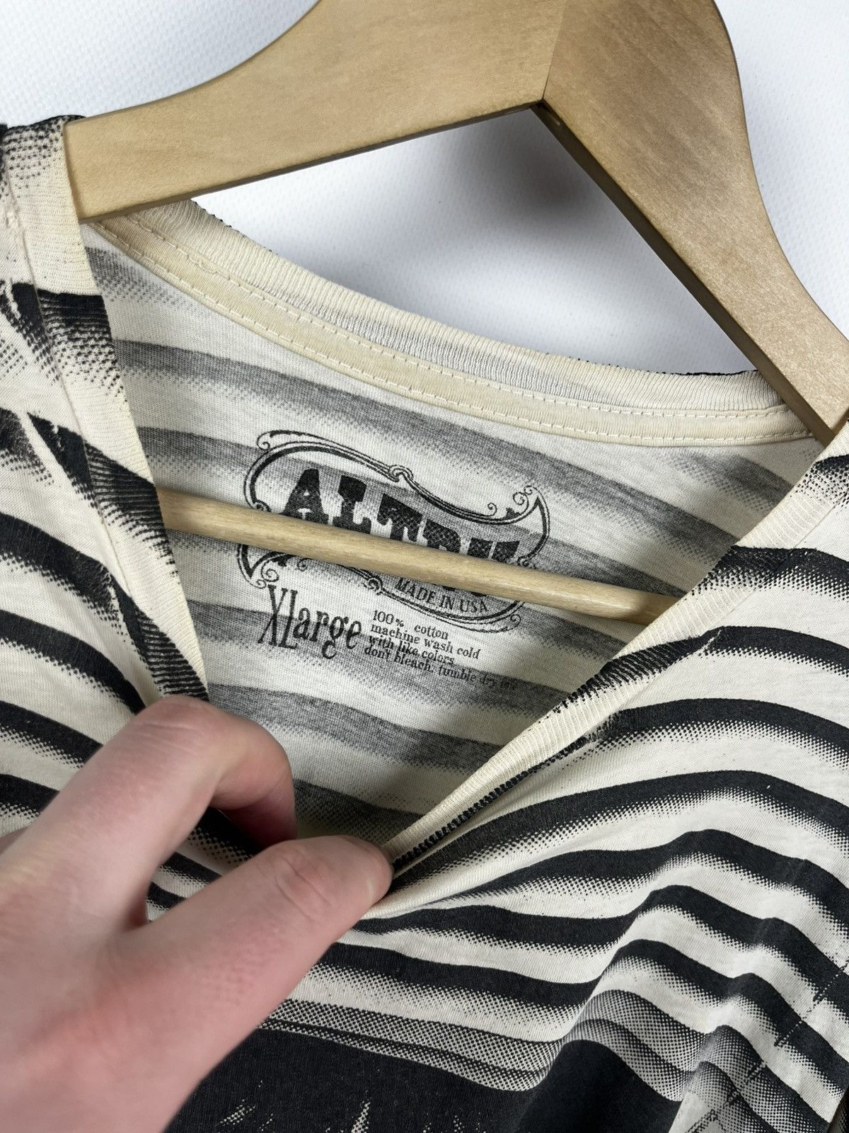 Altru Altru overprint t shirt Size US XL / EU 56 / 4 - 11 Thumbnail