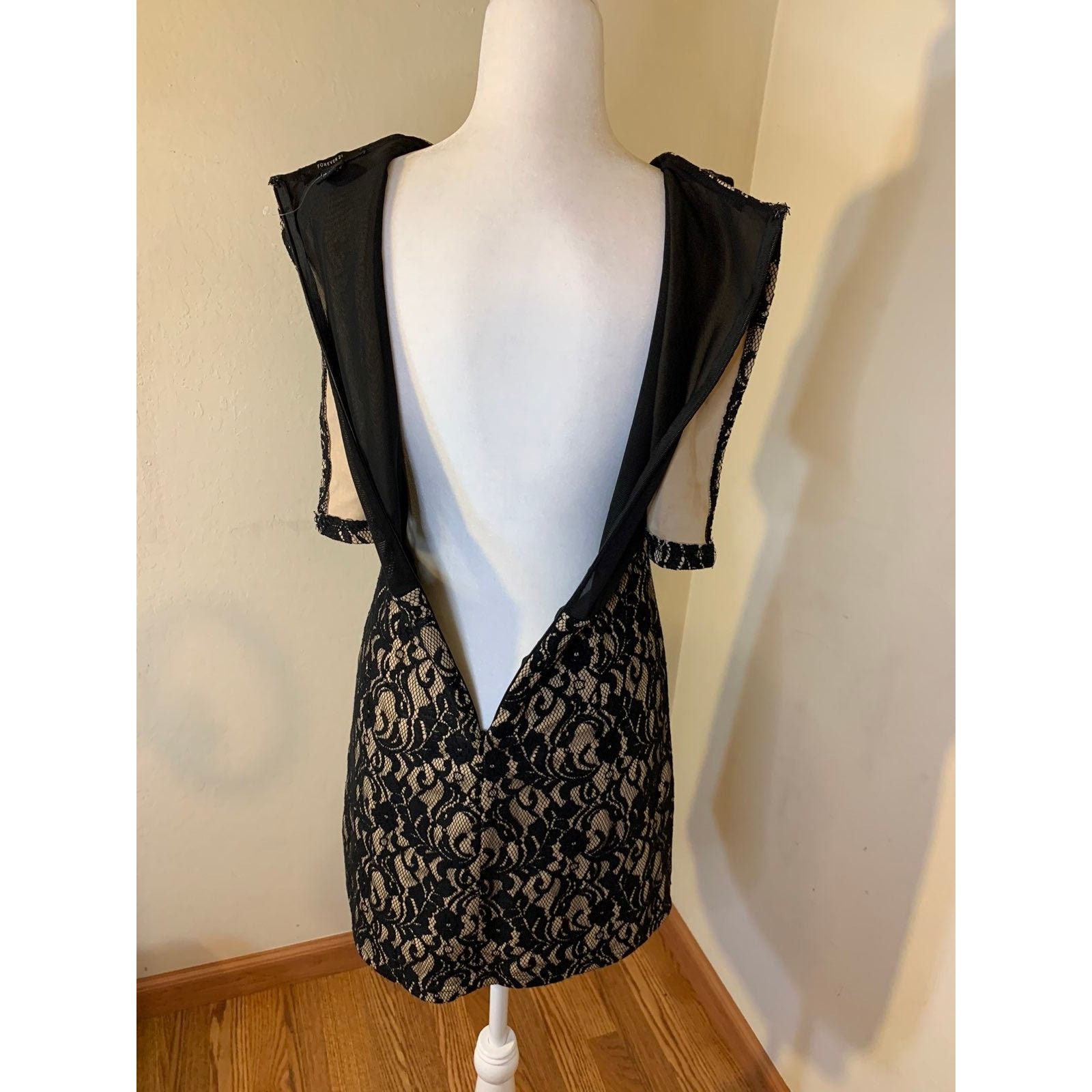 Forever 21 Womens Lace Sheer Midriff Sleeve Dress Black Size L Size L / US 10 / IT 46 - 3 Thumbnail