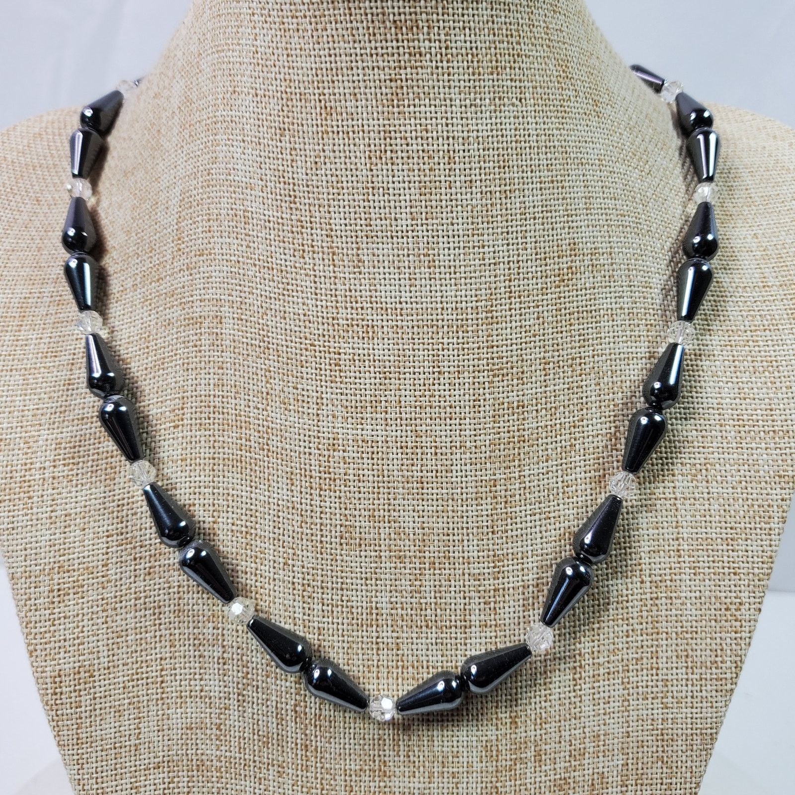 The Unbranded Brand Casual Career Teardrop Gray Beaded Necklace 20" Handcrafted Size ONE SIZE - 1 Thumbnail