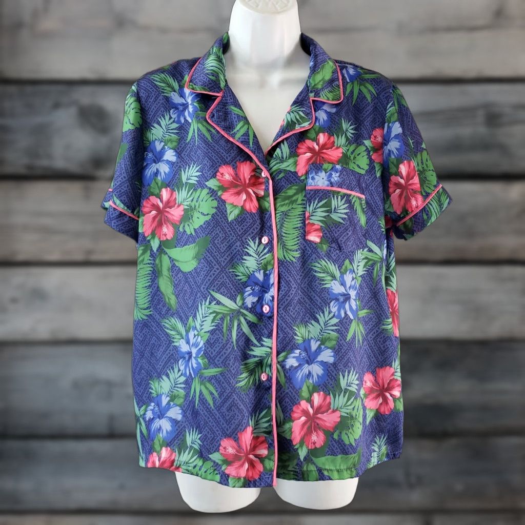 Tommy Bahama VINTAGE Tommy Bahama Sleepwear Pajama Top Womens Medium Purple Pink Floral Shirt Womens Sleepwear 21.5" Width 24.5" Length Size M / US 6-8 / IT 42-44 - 1 Thumbnail