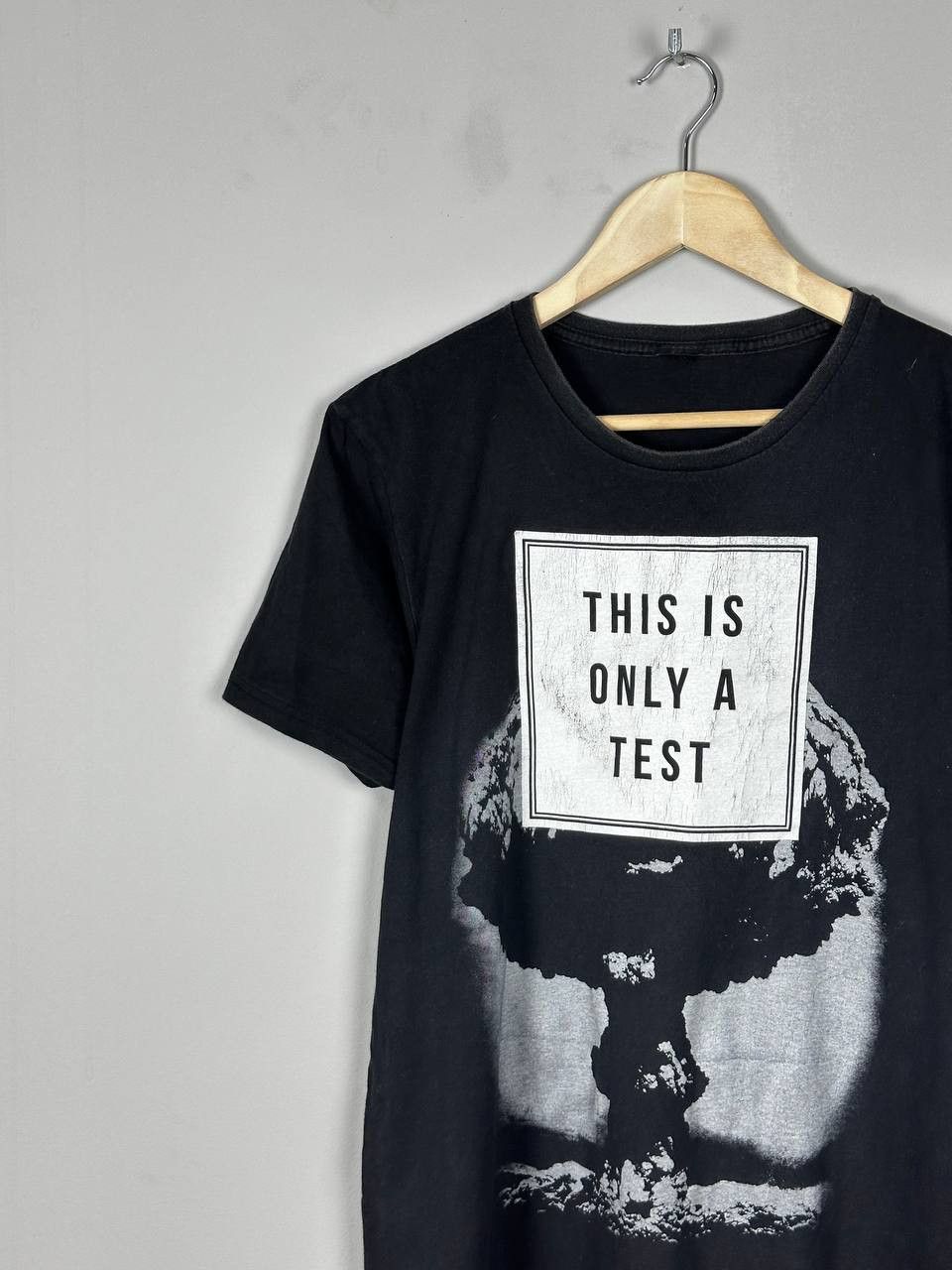 Vintage Vintage Nuclear Bomb Only A Test Printed T Shirt Size US M / EU 48-50 / 2 - 3 Thumbnail