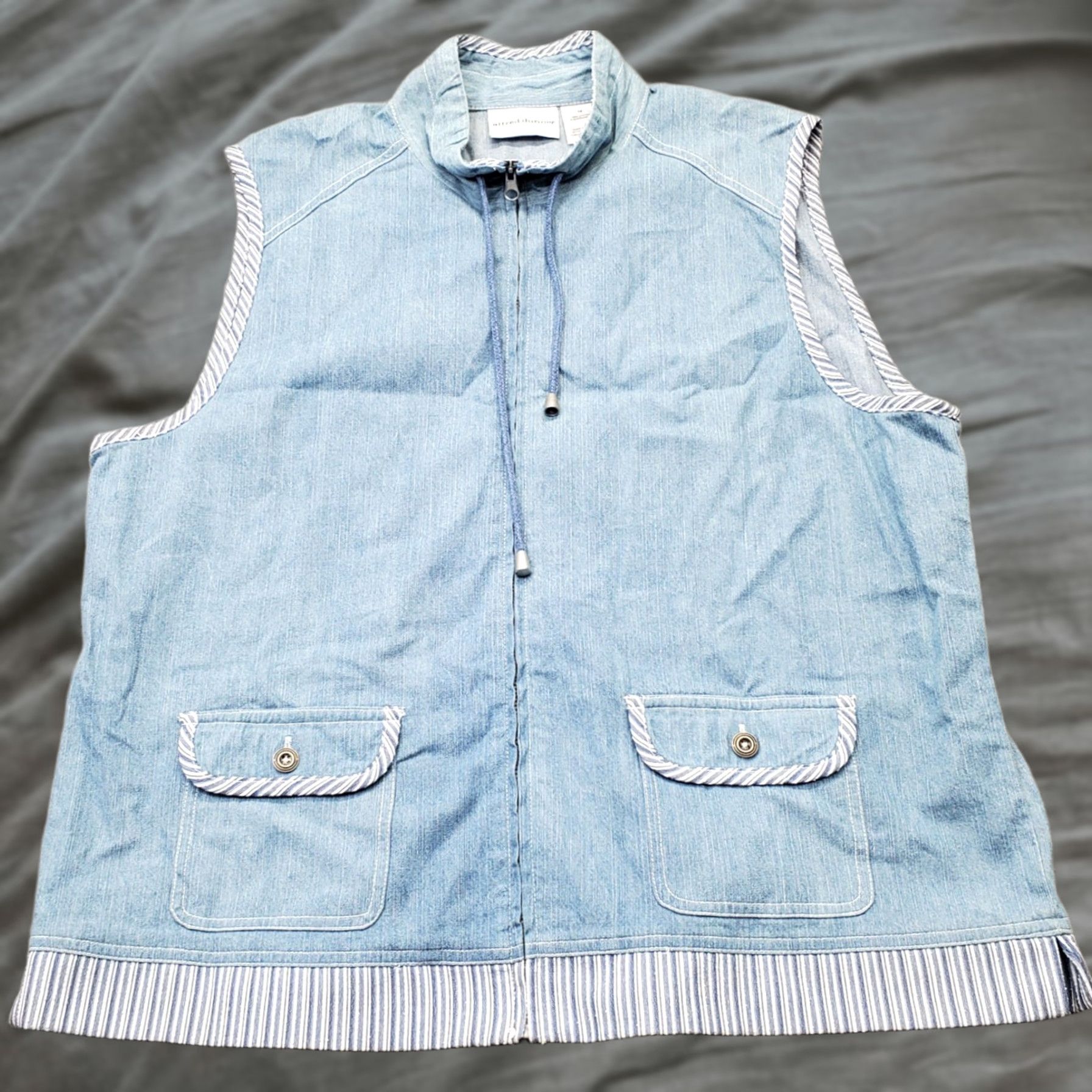 Vintage Alfred Dunner Denim Vest Womens Size 14 Blue Sleeveless Mock Neck Full Zip Vest Size XL / US 12-14 / IT 48-50 - 1 Thumbnail