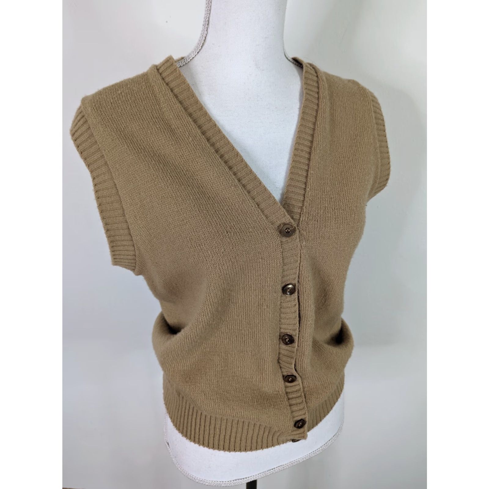 Vintage VINTAGE Cardigan Sweater Vest Womens Medium V Neck Beige Crop V2J Size M / US 6-8 / IT 42-44 - 2 Thumbnail
