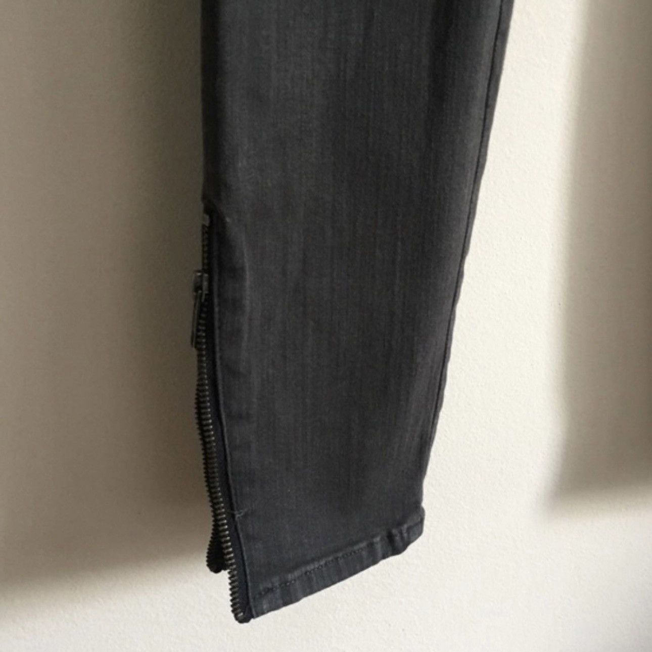 Madewell MADEWELL Black Mid Rise Multi Zipper Skinny Skinny Jeans Size 24" / US 00 / IT 34 - 6 Thumbnail