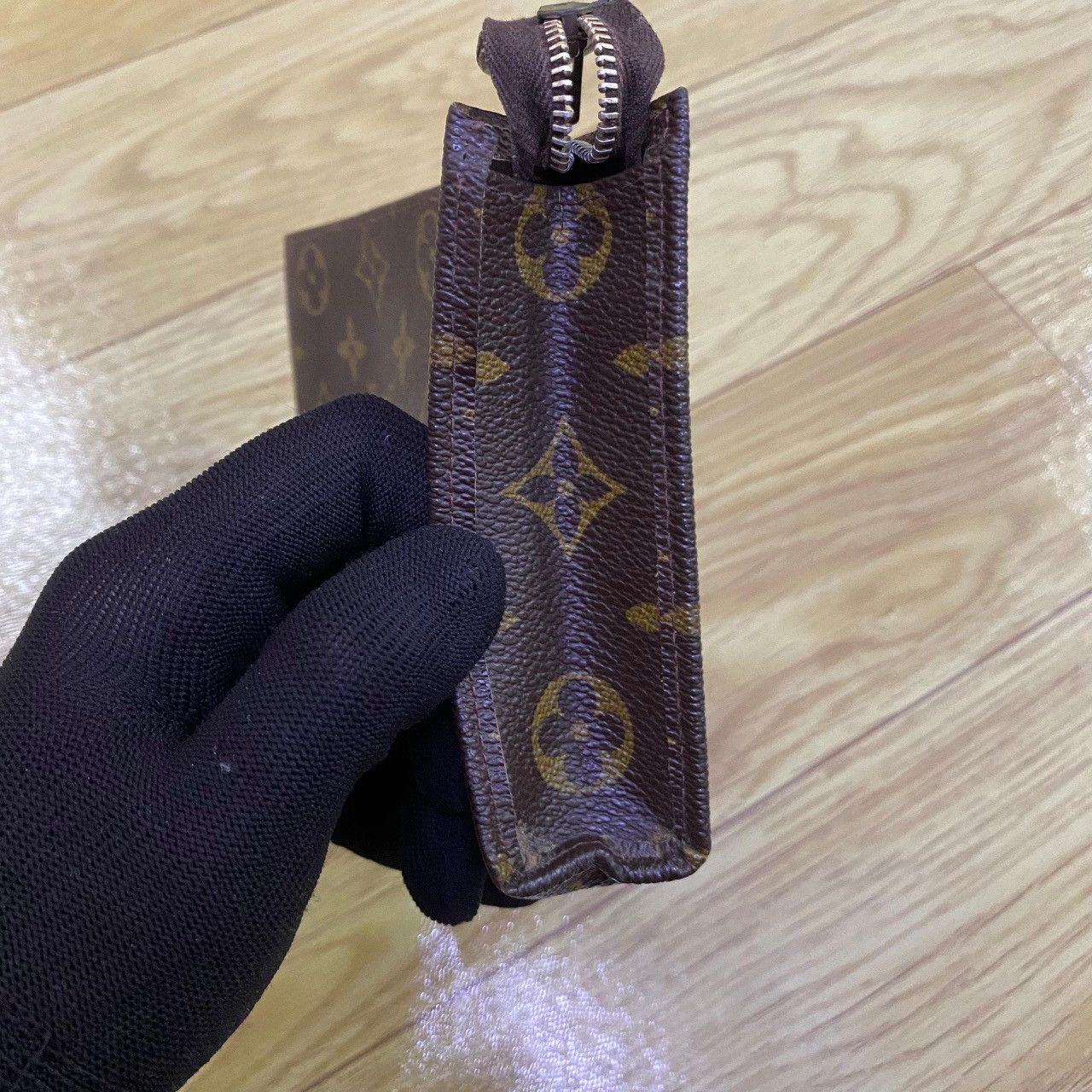 Louis Vuitton LV Monogram Clutch Vintage 1983 – ECLAIR Zip – France Size ONE SIZE - 14 Thumbnail