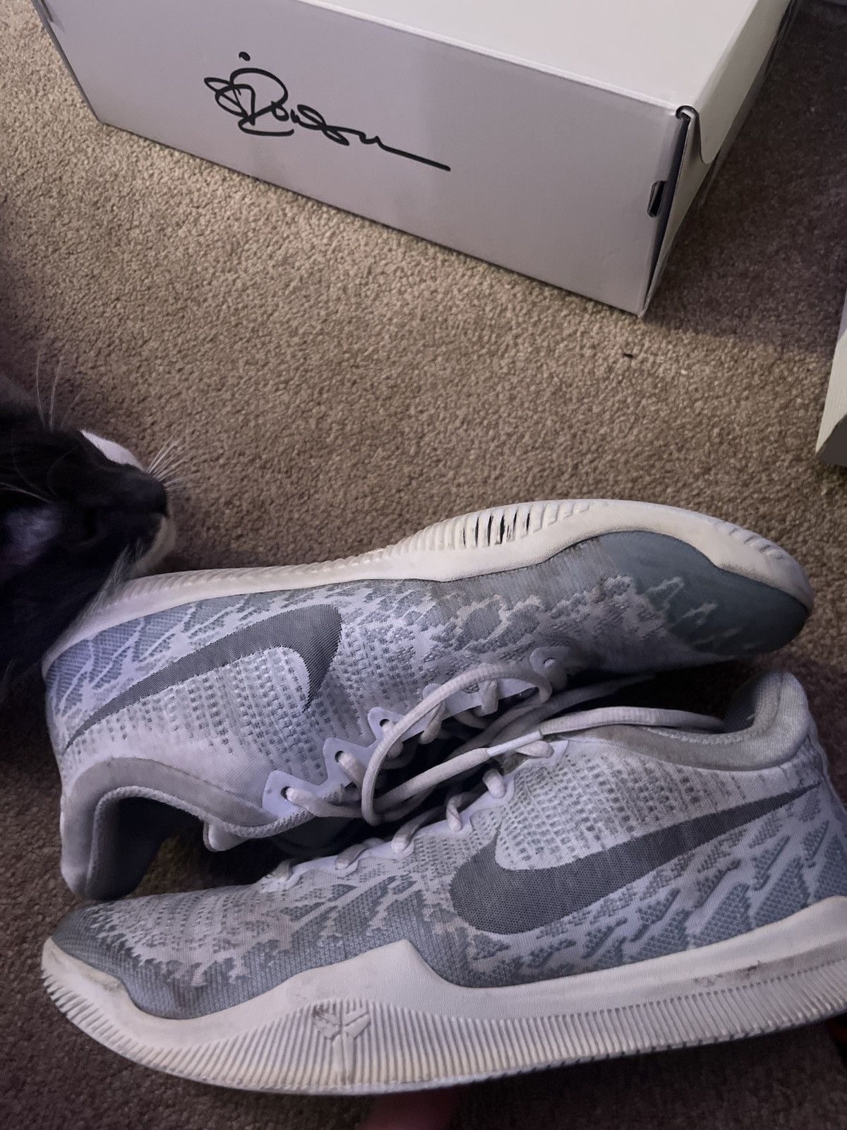 Nike Nike Kobes Snakeskin colorway Size US 10 / EU 43 - 2 Thumbnail