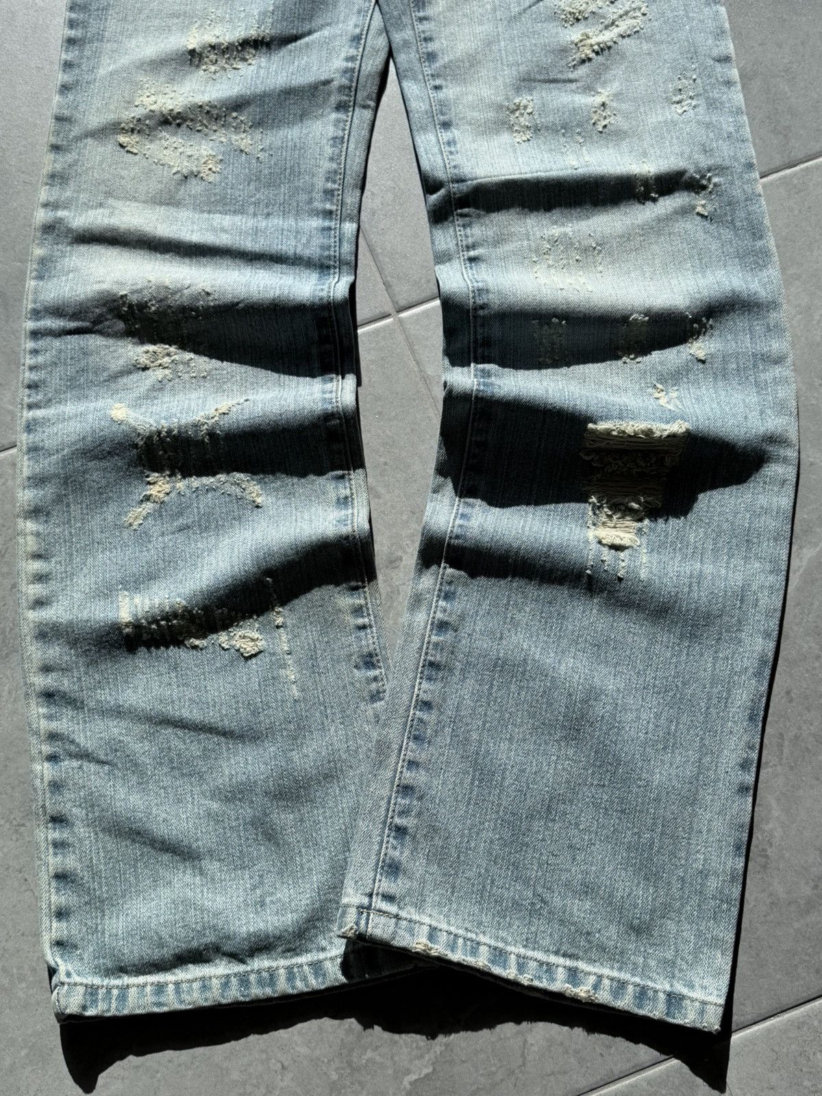Dolce & Gabbana 2000s Dolce & Gabbana Distressed Washed Denim Jeans Size US 31 - 3 Thumbnail