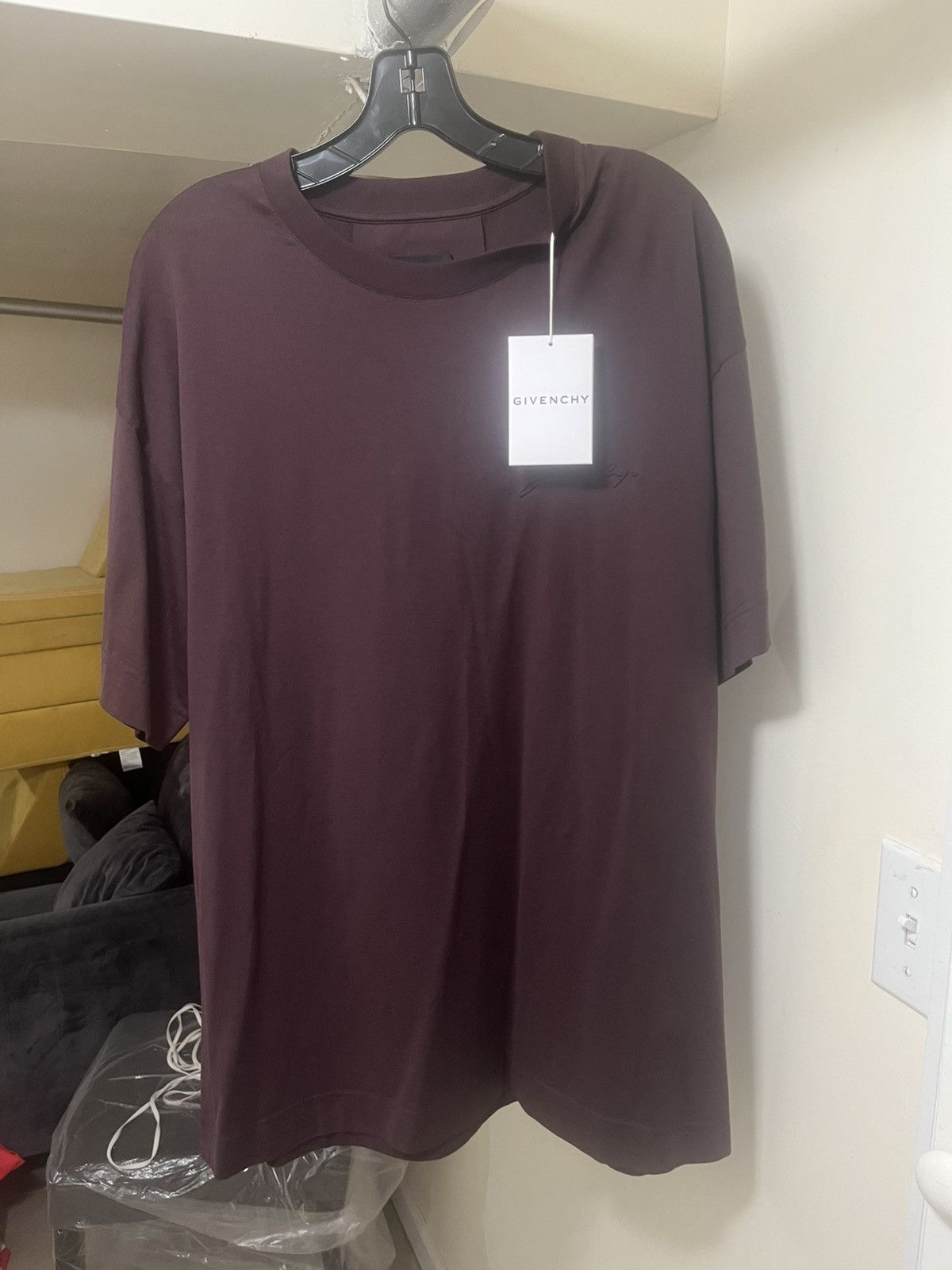 Givenchy Givenchy Burgundy T- Shirt Sz L Size US L / EU 52-54 / 3 - 6 Thumbnail