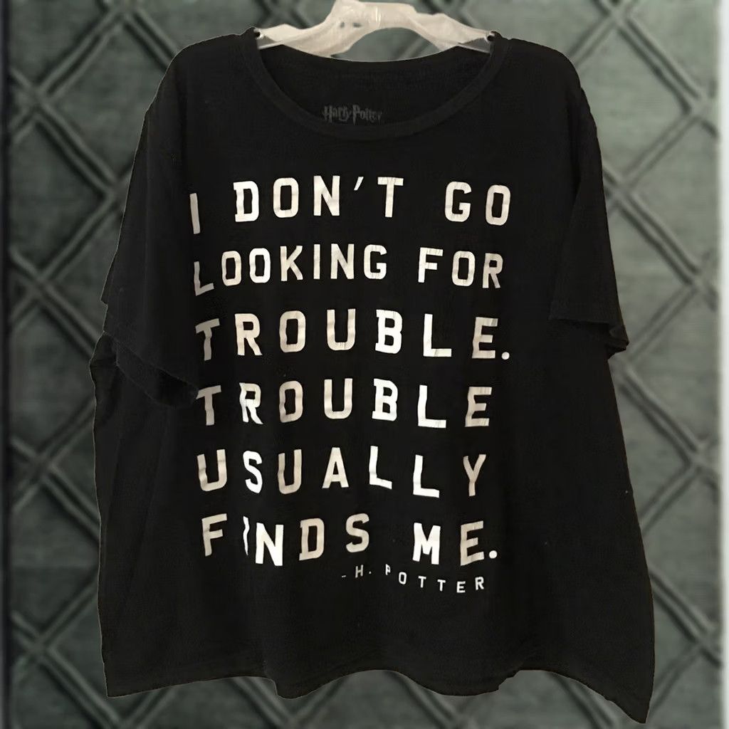Vintage Harry Potter T-Shirt Mens XL Black Movie Trouble Finds Me B33 Size US XL / EU 56 / 4 - 1 Thumbnail