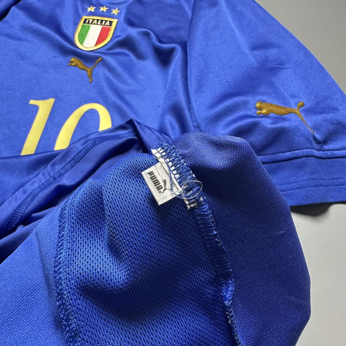 Puma ITALY PUMA 2004 EURO FOOTBALL SOCCER HOME JERSEY #10 BAGGIO Size US M / EU 48-50 / 2 - 13 Thumbnail