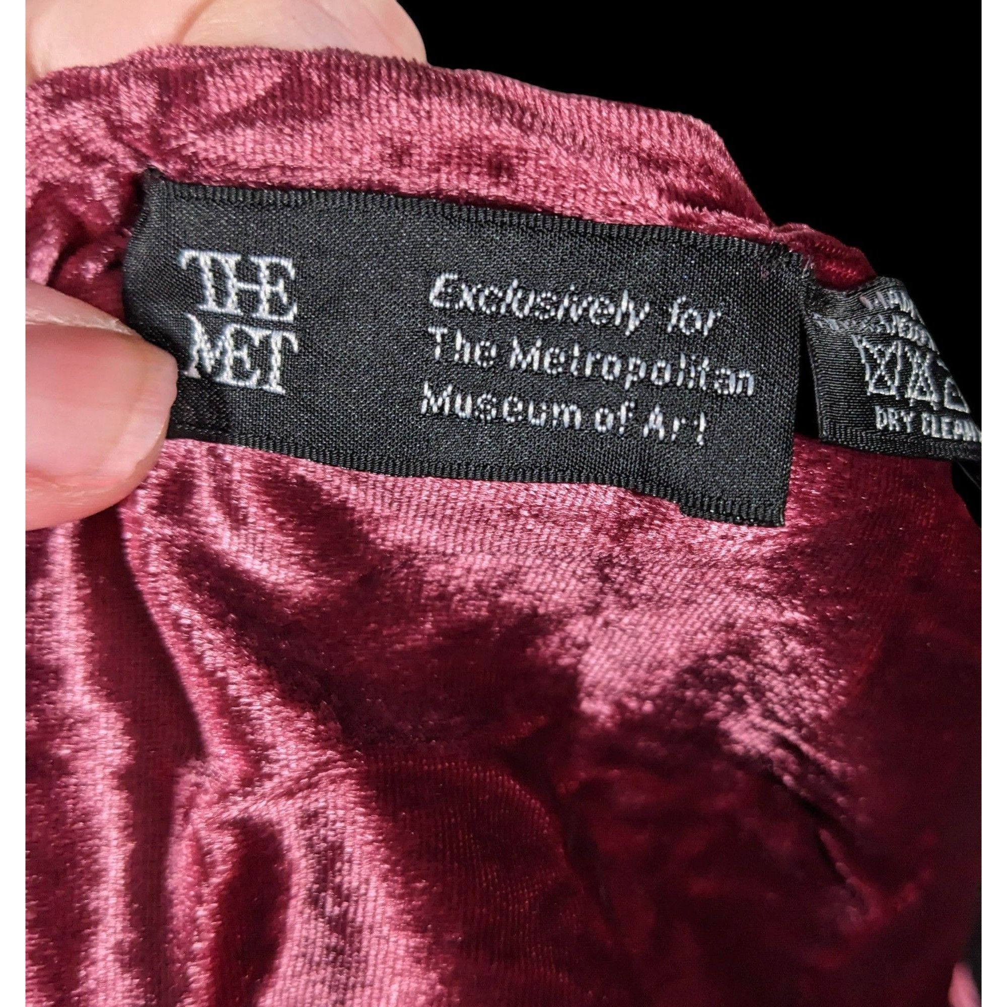 Other The Met Burgundy And Gold Velvet Royal Crest Scarf Size ONE SIZE - 7 Thumbnail