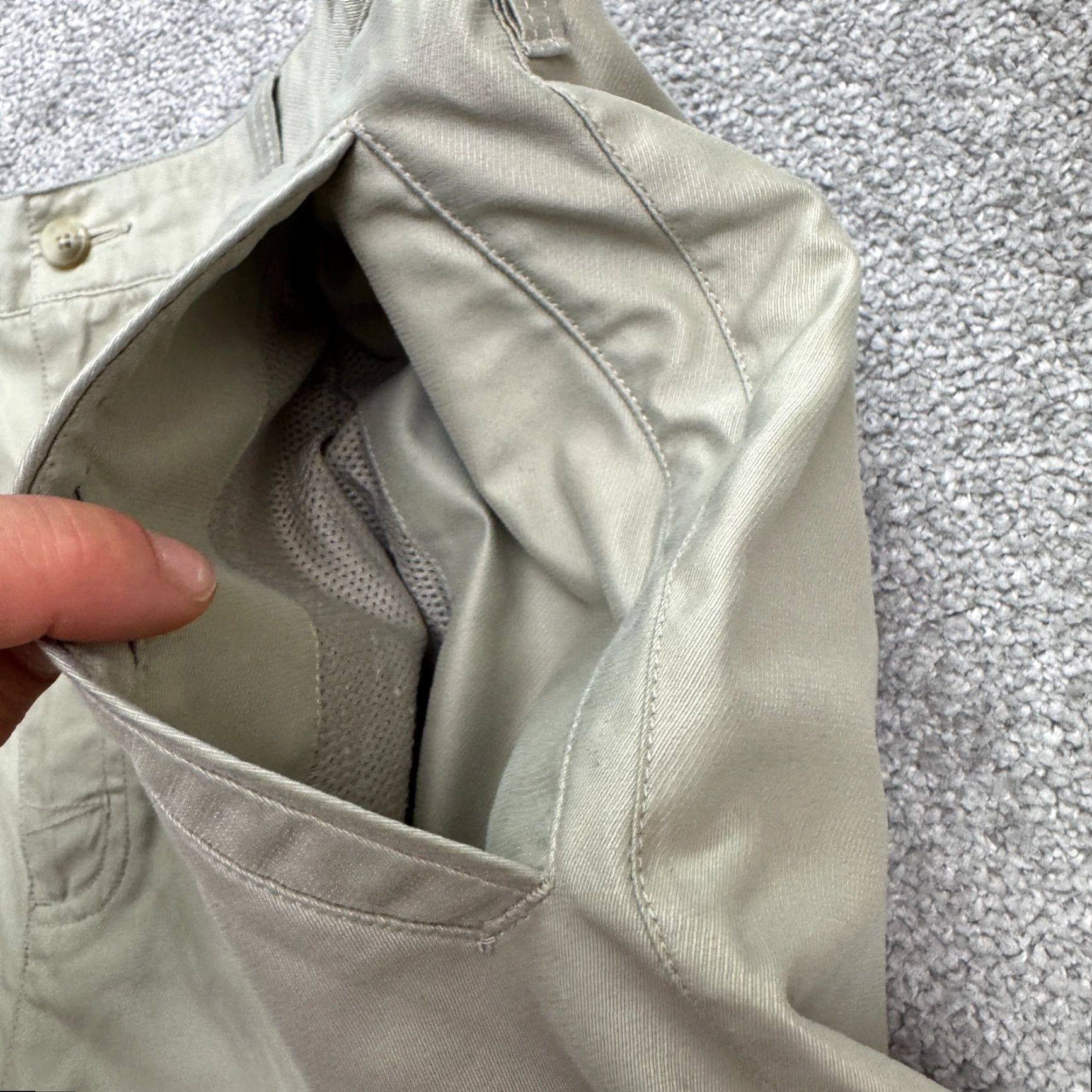 Vintage Columbia Mens Chino Shorts 38 Tan Brown Pleated Front Outdoor Utility Pockets Safari Style 9" Inseam Summer Fall Mens Size US 38 / EU 54 - 7 Thumbnail