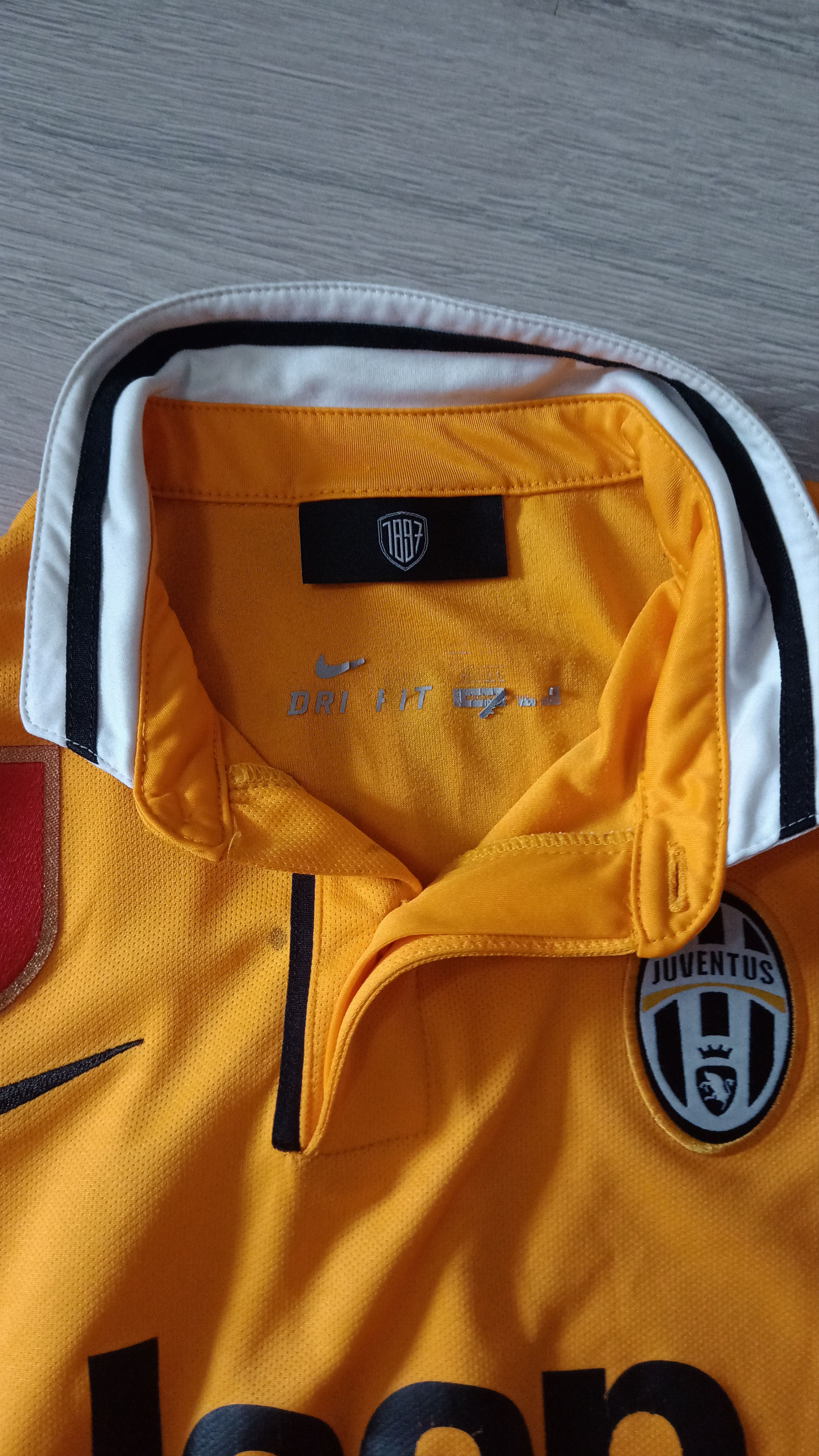 Nike Juventus Away 2013/14 – Size M – Nike Dri-FIT Tevez 10 Size US M / EU 48-50 / 2 - 3 Thumbnail
