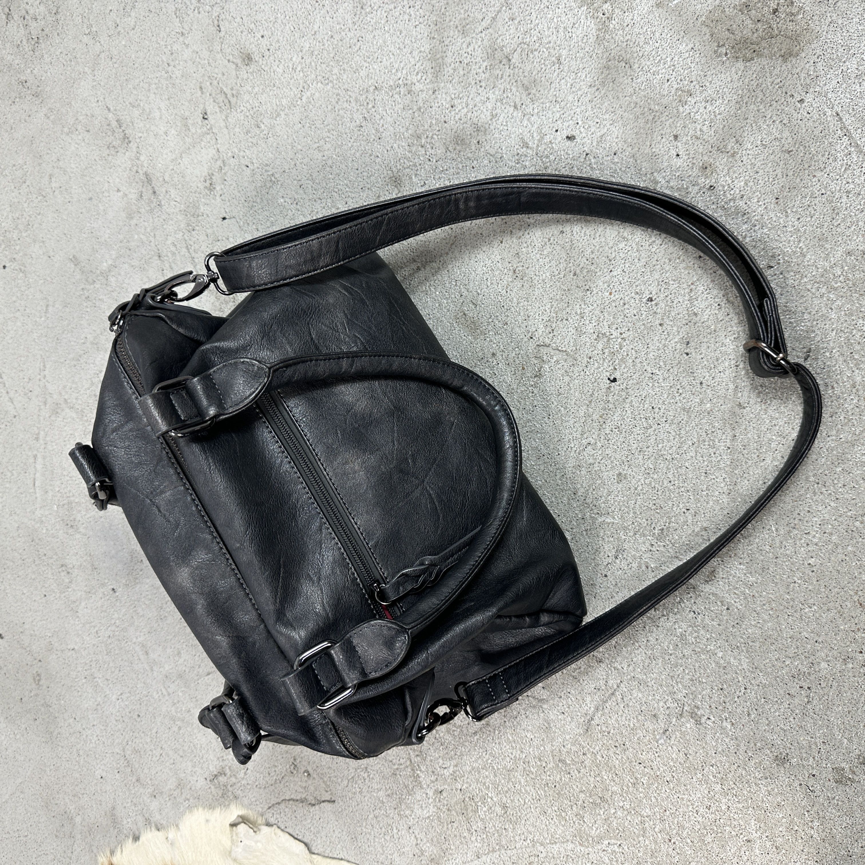 Vintage Vintage Avant Garde Faux Leather Shoulder Bag 00s Size ONE SIZE - 5 Thumbnail