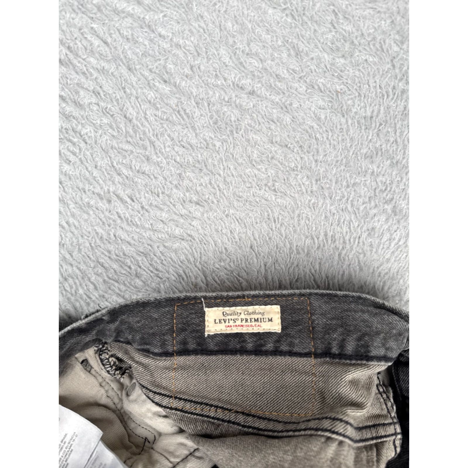 Levi's Levi's Jeans Men 34 Black Distressed 5-Pocket Straight Den­im Regular 32x32 Vintage No 512 Retro Jeans Size US 34 / EU 50 - 6 Thumbnail