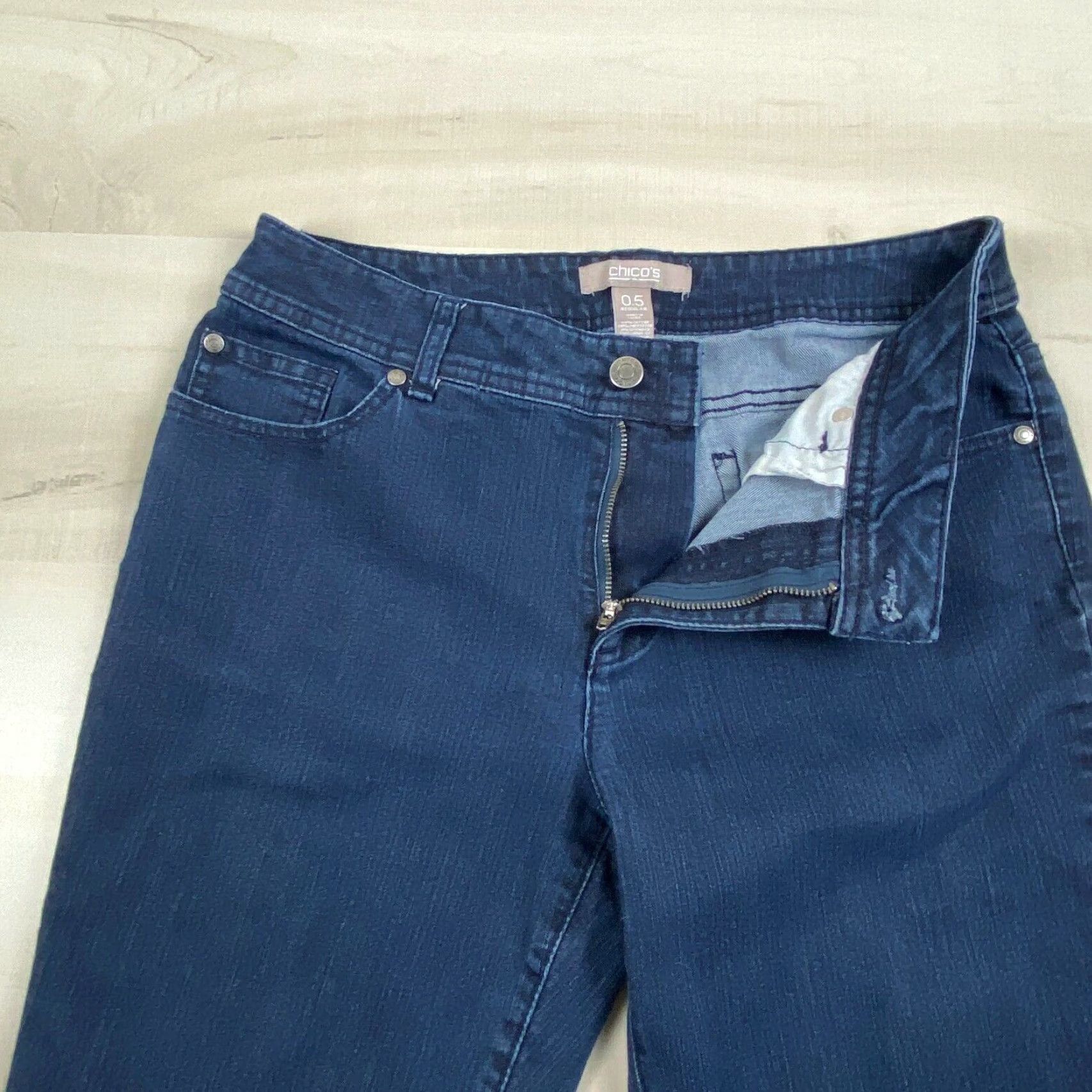Vintage Chico's Women's Straight Jeans 6 Regular Mid Rise Dark Blue Embellished Stretch Size 28" / US 6 / IT 42 - 3 Thumbnail