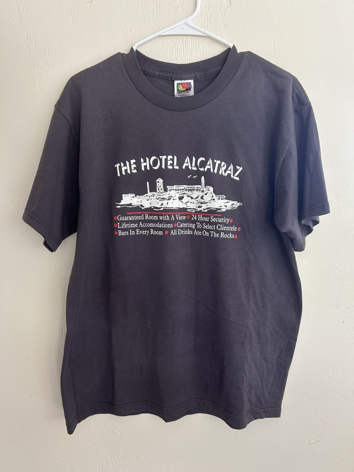 Vintage Vintage The Hotel Alcatraz T-shirt Size US L / EU 52-54 / 3 - 2 Thumbnail