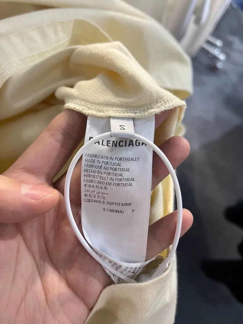 Balenciaga Balenciaga Beige Buckle Embroidered Short Sleeve Size US S / EU 44-46 / 1 - 5 Thumbnail