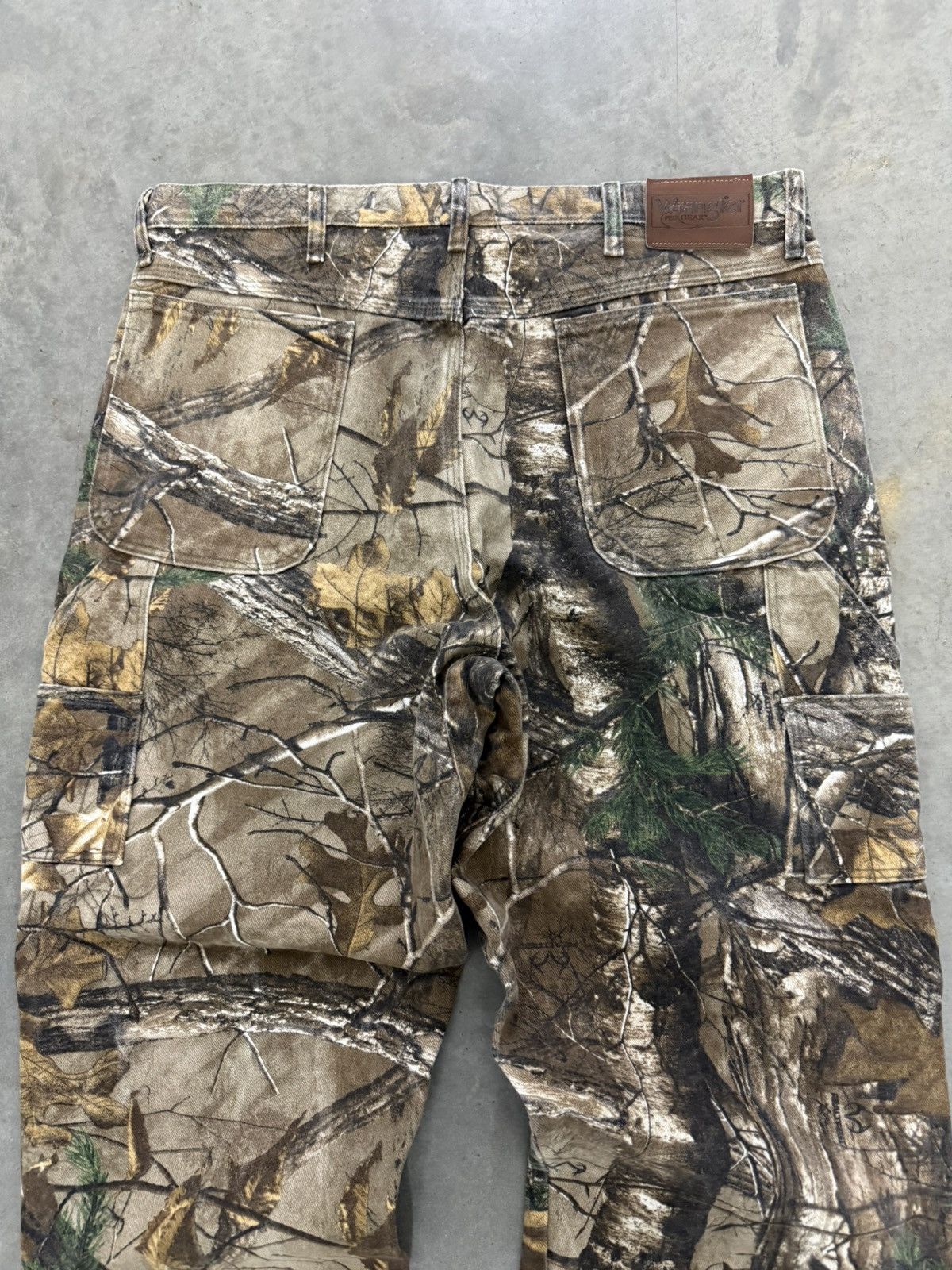 Wrangler Wrangler Realtree Camo Jean Pants USA 2000s 38W Vintage Size US 38 / EU 54 - 2 Thumbnail