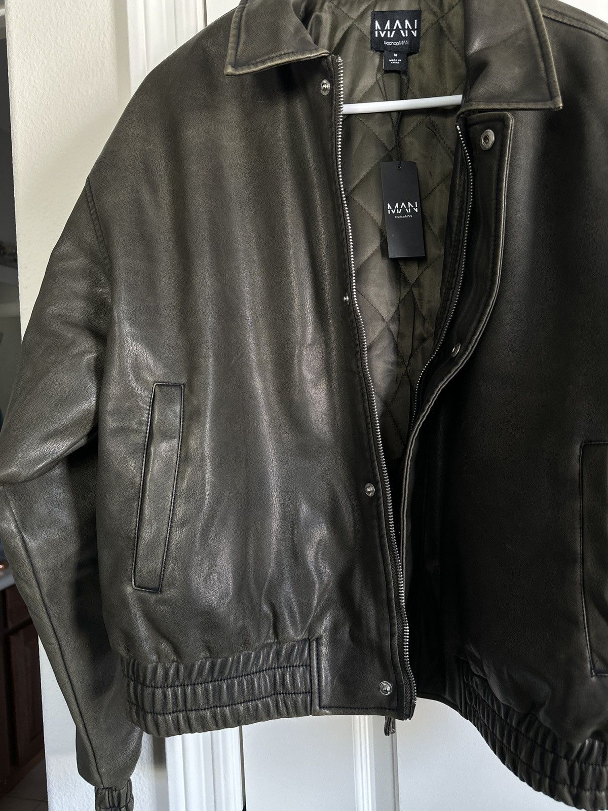 Boohoo Vintage style Boxy heavy PU leather collared bomber jacket Size US L / EU 52-54 / 3 - 6 Thumbnail