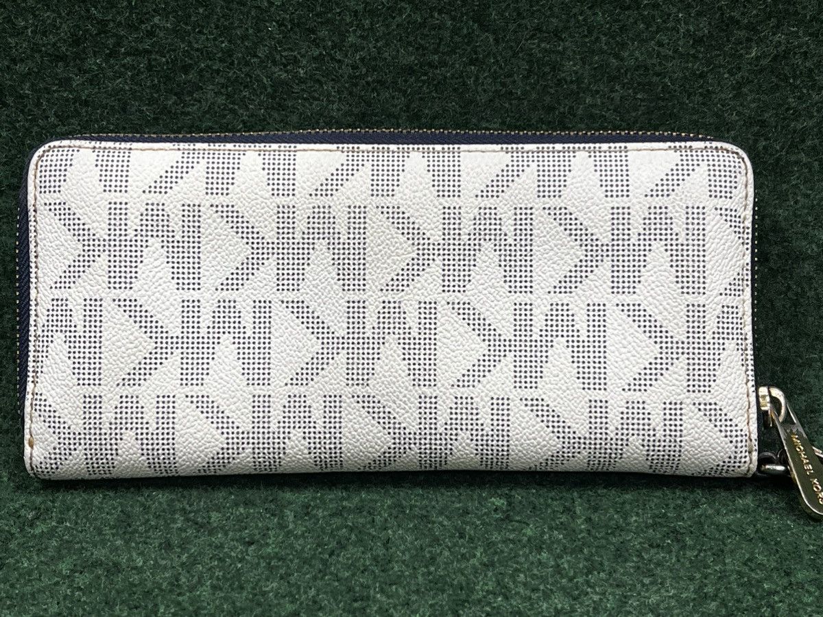 Michael Kors Michael Kors Monogram Jet Set Travel Continental Wrislet Size ONE SIZE - 3 Thumbnail