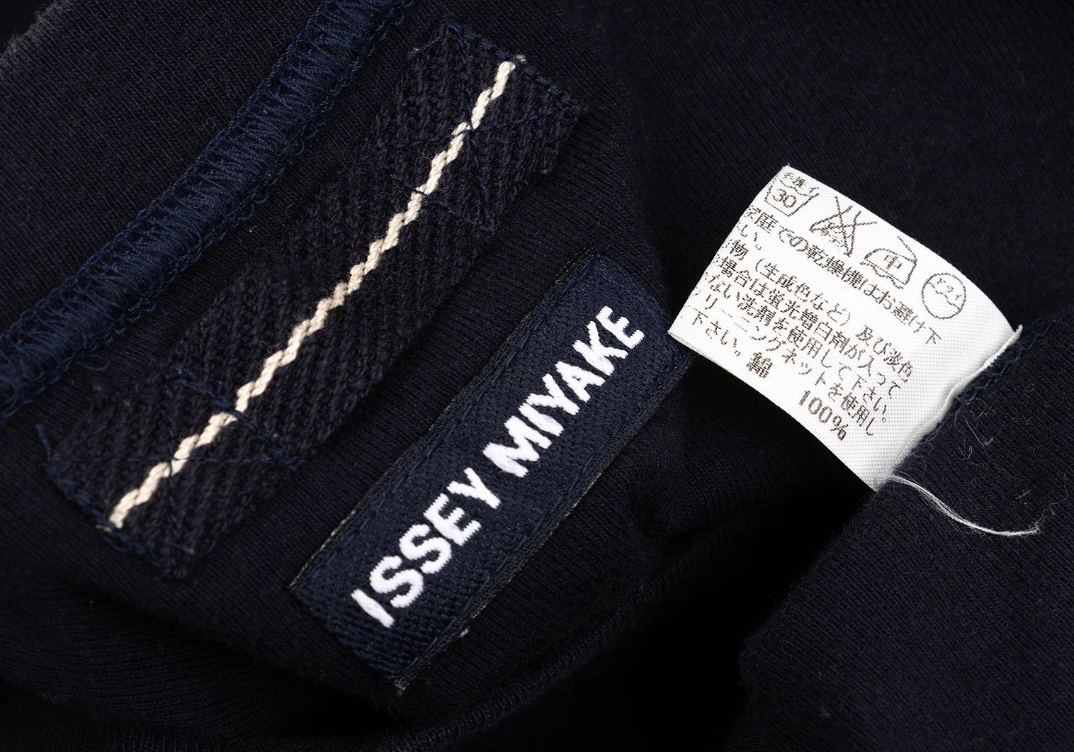 Issey Miyake Basic T-Shirt in Navy, Size L Size US L / EU 52-54 / 3 - 13 Thumbnail