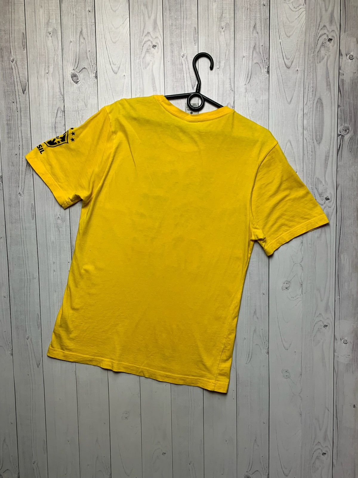 Vintage Vintage Nike Brazil soccer tee yellow logo size M Size US M / EU 48-50 / 2 - 6 Thumbnail