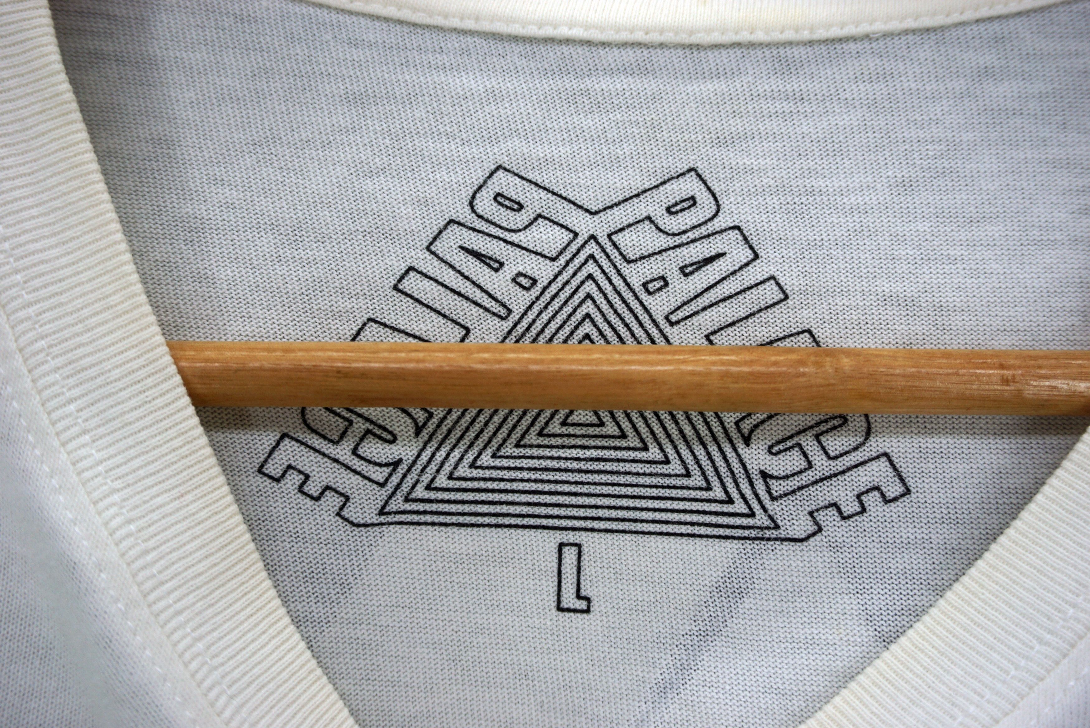 Palace Distressed Off-White Tee Big Logo Size US L / EU 52-54 / 3 - 7 Thumbnail