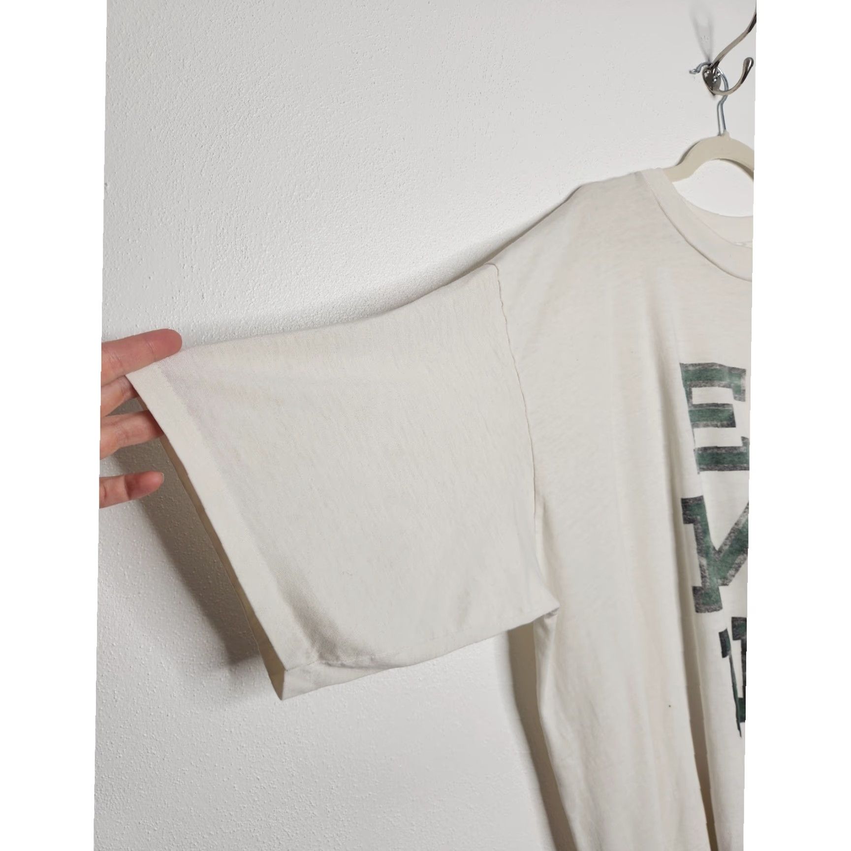Vintage VINTAGE Snoopy EMU Oversized Single Stitch Sleep Shirt Distressed Faded Thin White Women One Size T-Shirt Emo Goth Grunge 90s 00s Vintage Size ONE SIZE - 4 Thumbnail