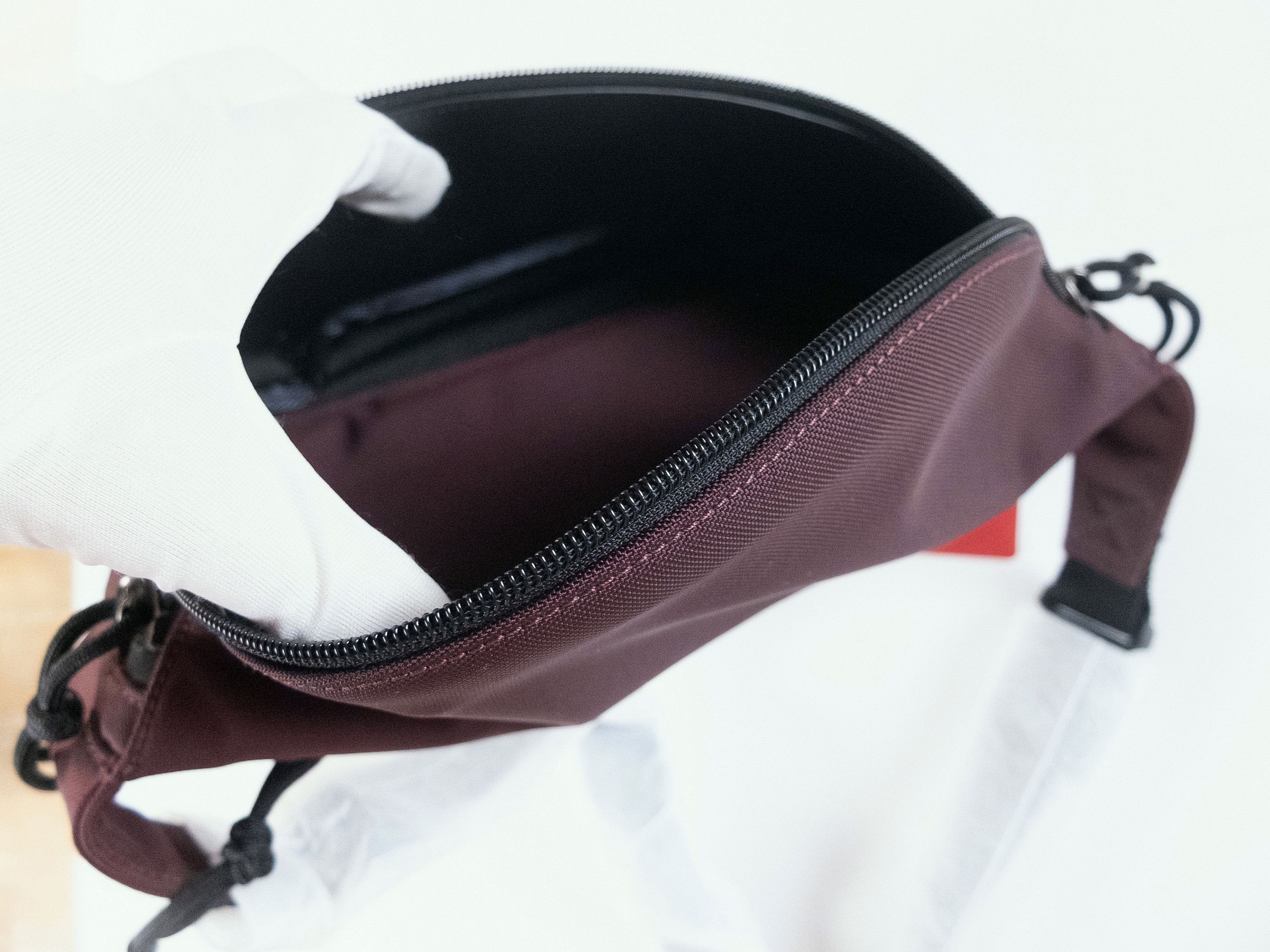 Valentino VALENTINO Garavani VLTN logo burgundy black canvas belt bag Size ONE SIZE - 12 Thumbnail