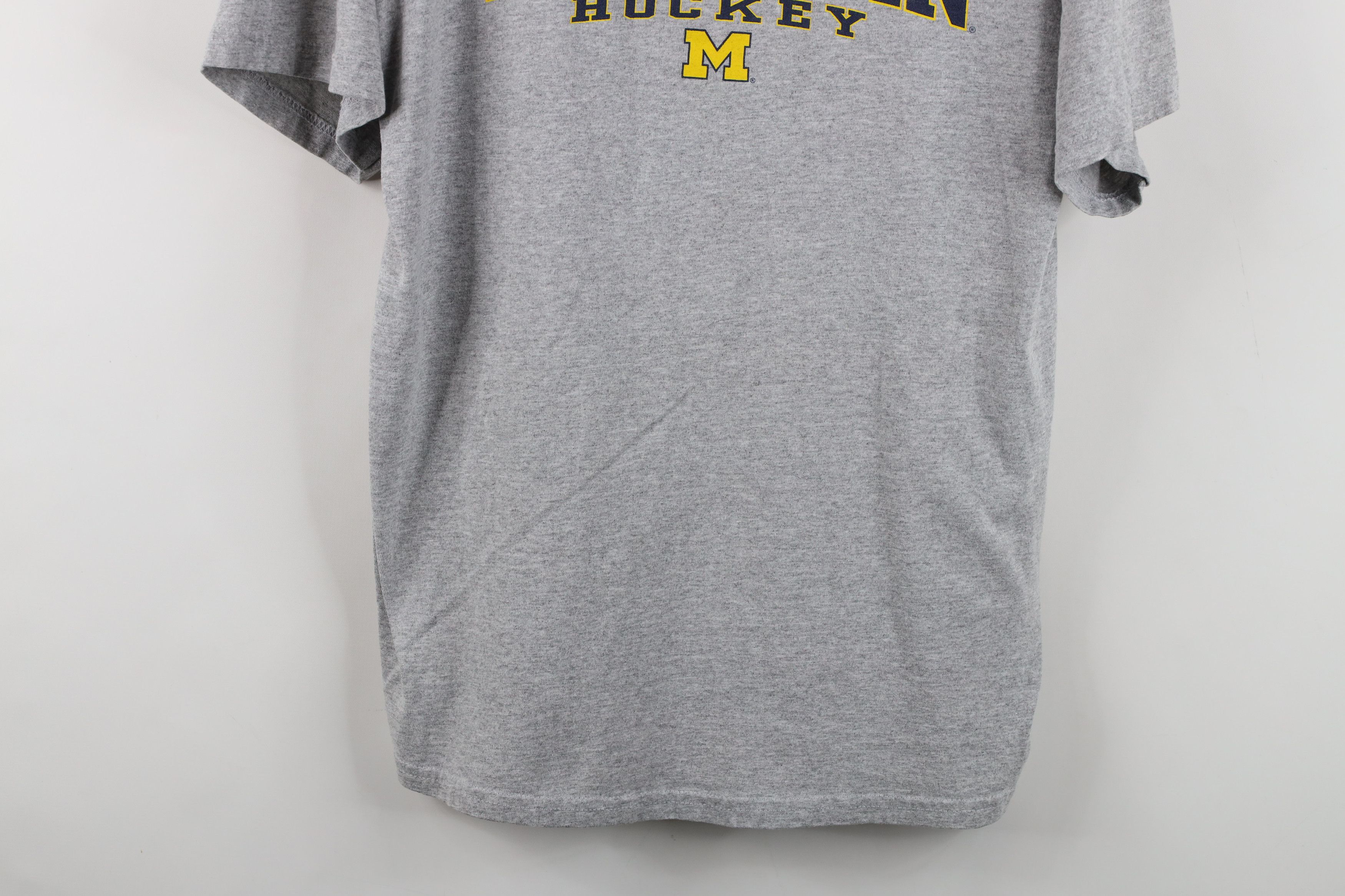 Vintage Vintage 90s University of Michigan Hockey T-Shirt Gray Size US L / EU 52-54 / 3 - 3 Thumbnail