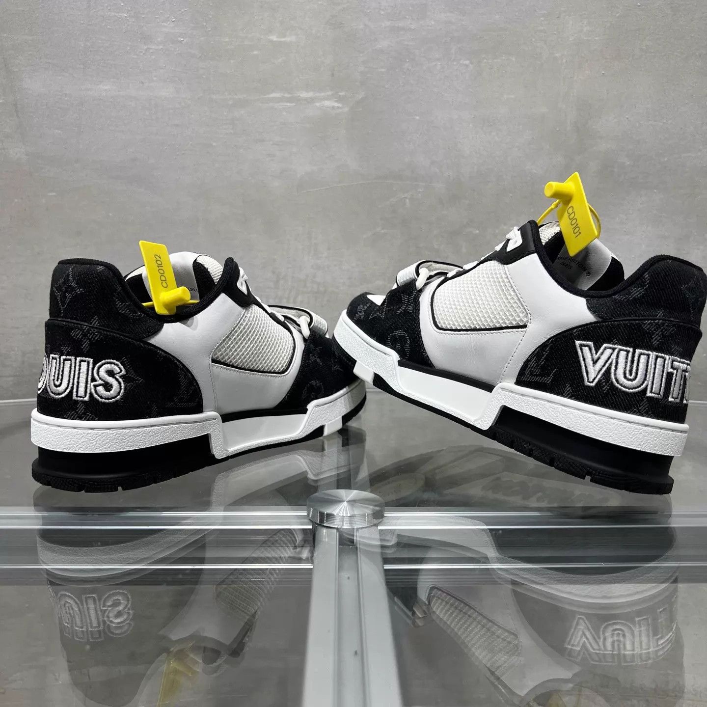 Louis Vuitton LV Trainer Black/White Velcro UK3.5/37.5 Size US 7 / IT 37 - 5 Thumbnail