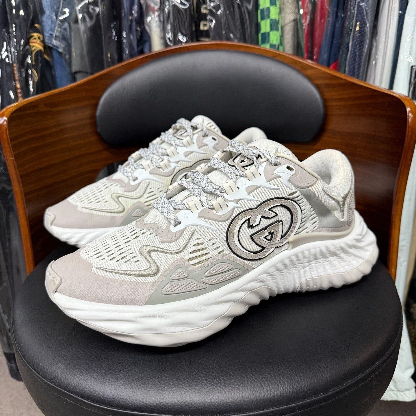 Gucci Gucci White Lowtop Sneakers 10 Men Size US 10 / EU 43 - 1 Thumbnail