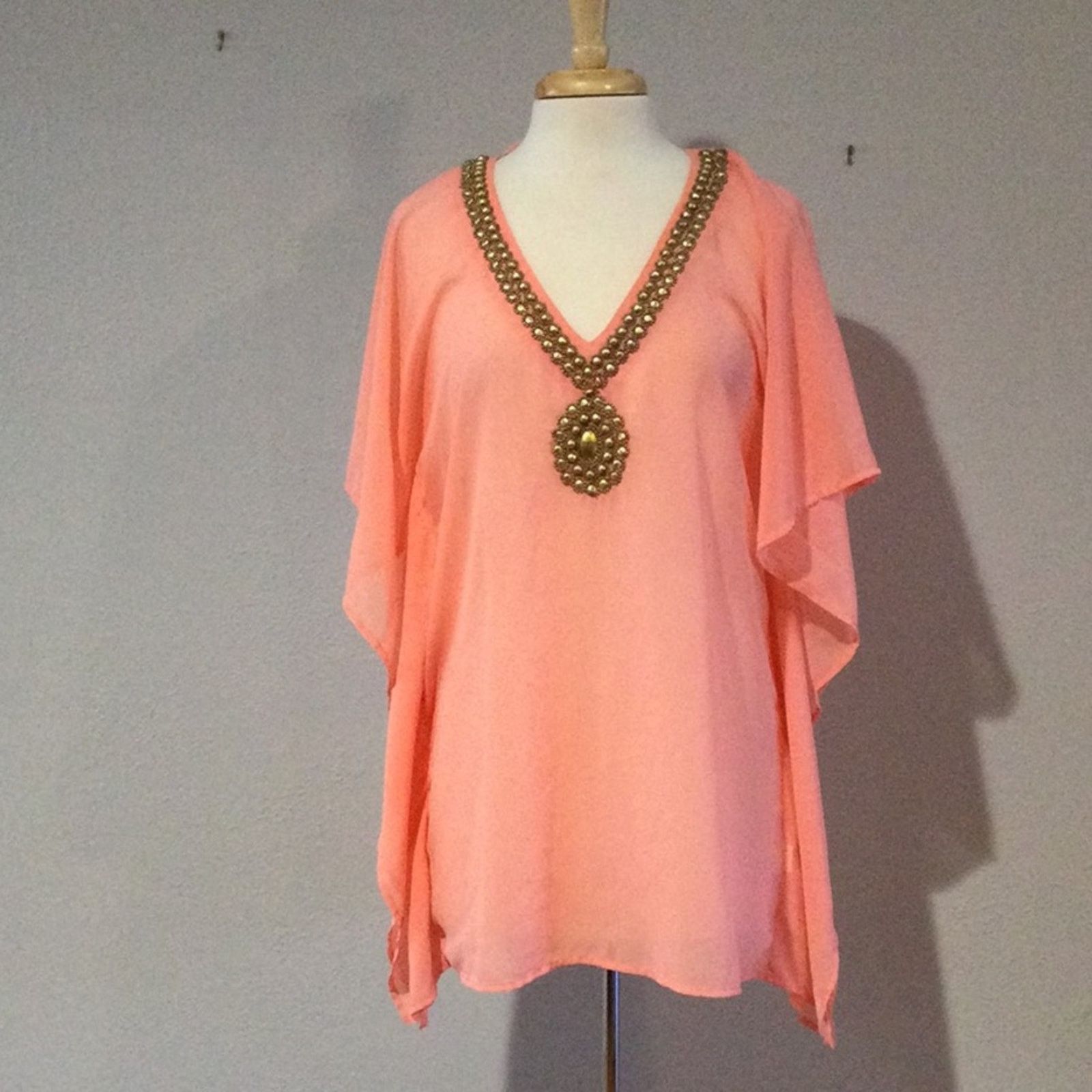 Other Antonio Melani Sheer Pink Beaded Flutter Sleeve Blouse Small Size S / US 4 / IT 40 - 1 Thumbnail