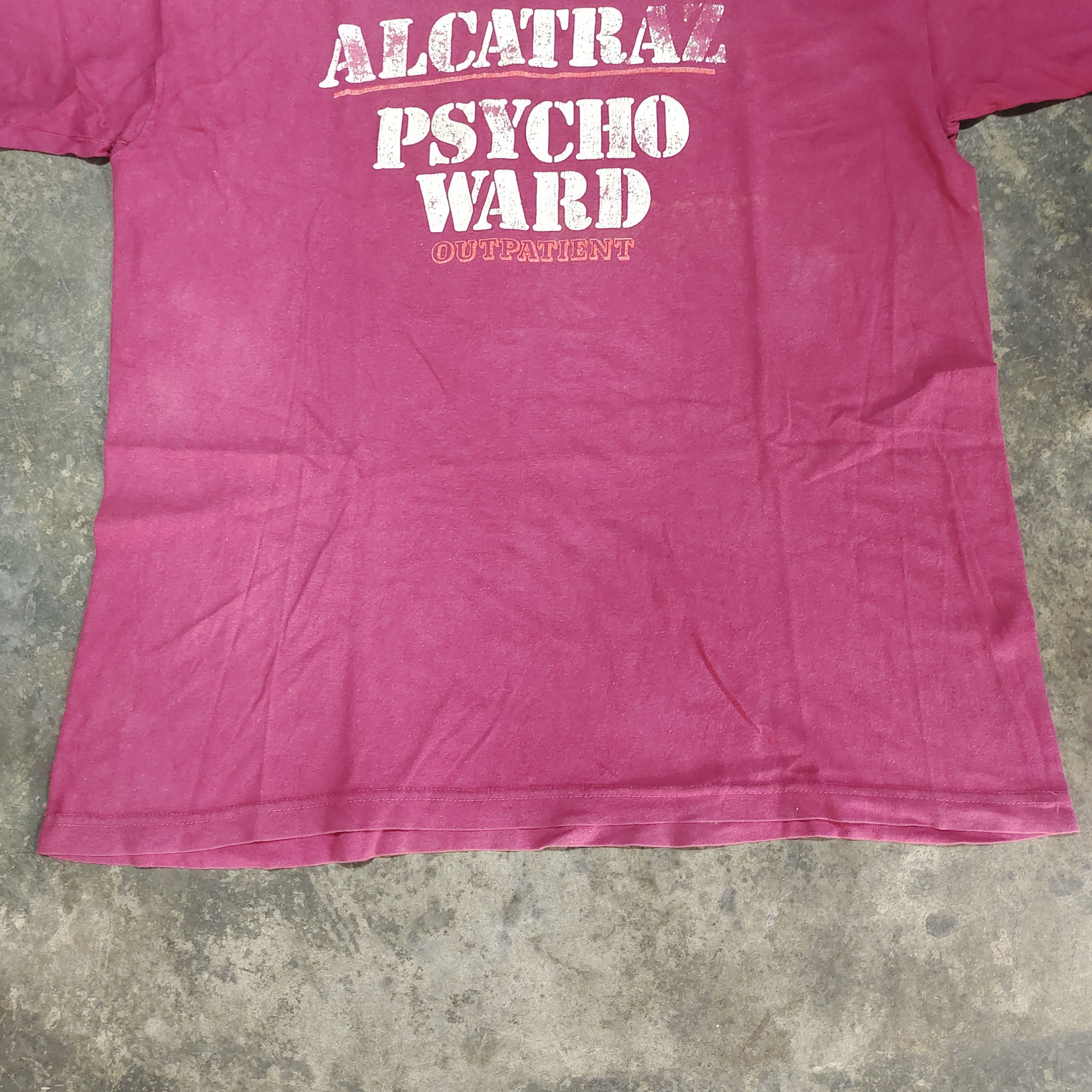 Vintage VINTAGE DISTRESSED ALCATRAZ PSYCHO WARD OUTPATIENT TEES Size US L / EU 52-54 / 3 - 4 Thumbnail