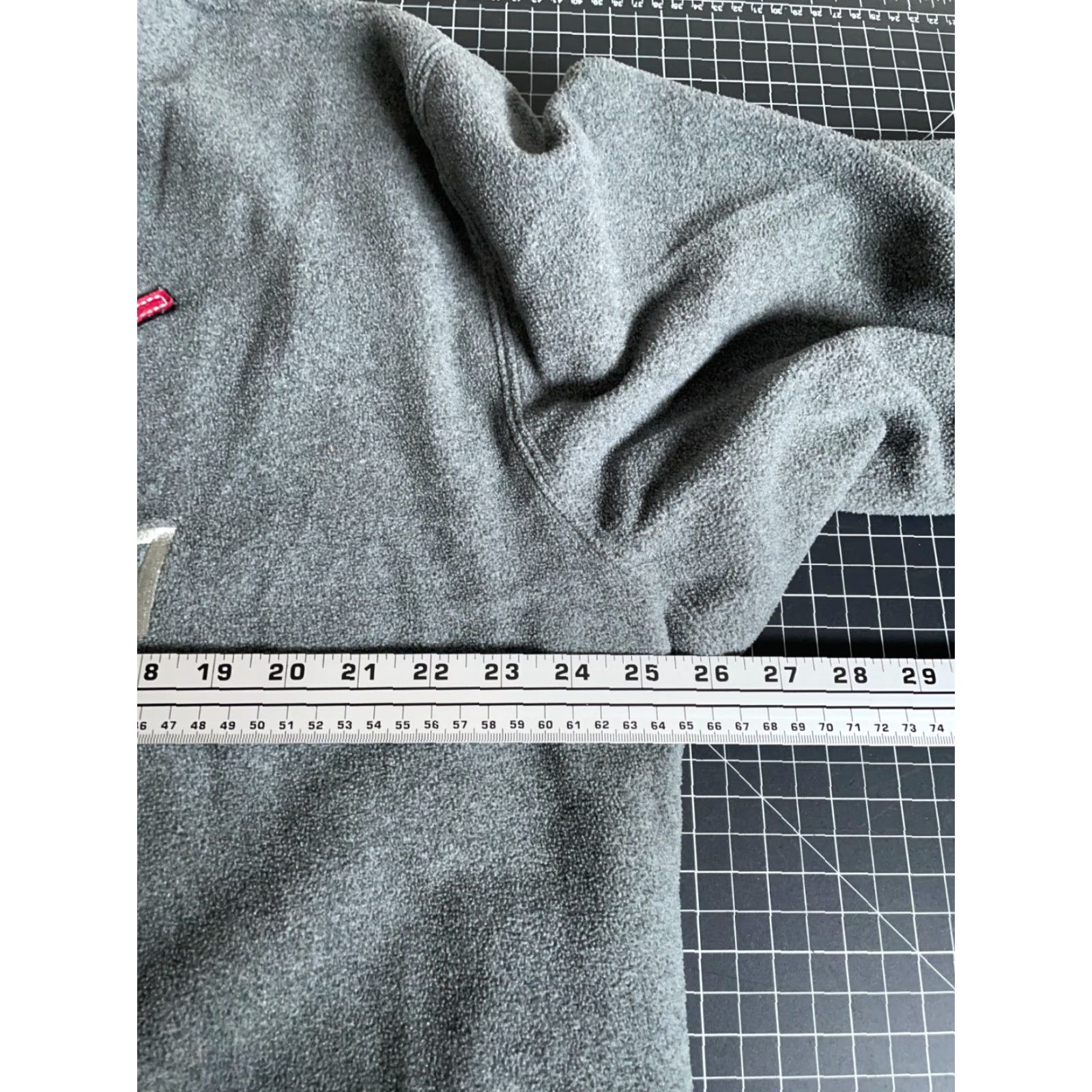 Disney Disney Snow White Grump Fleece Sweatshirt Embroidered XL Gray Polyester 100% Wool? Size US XL / EU 56 / 4 - 5 Thumbnail