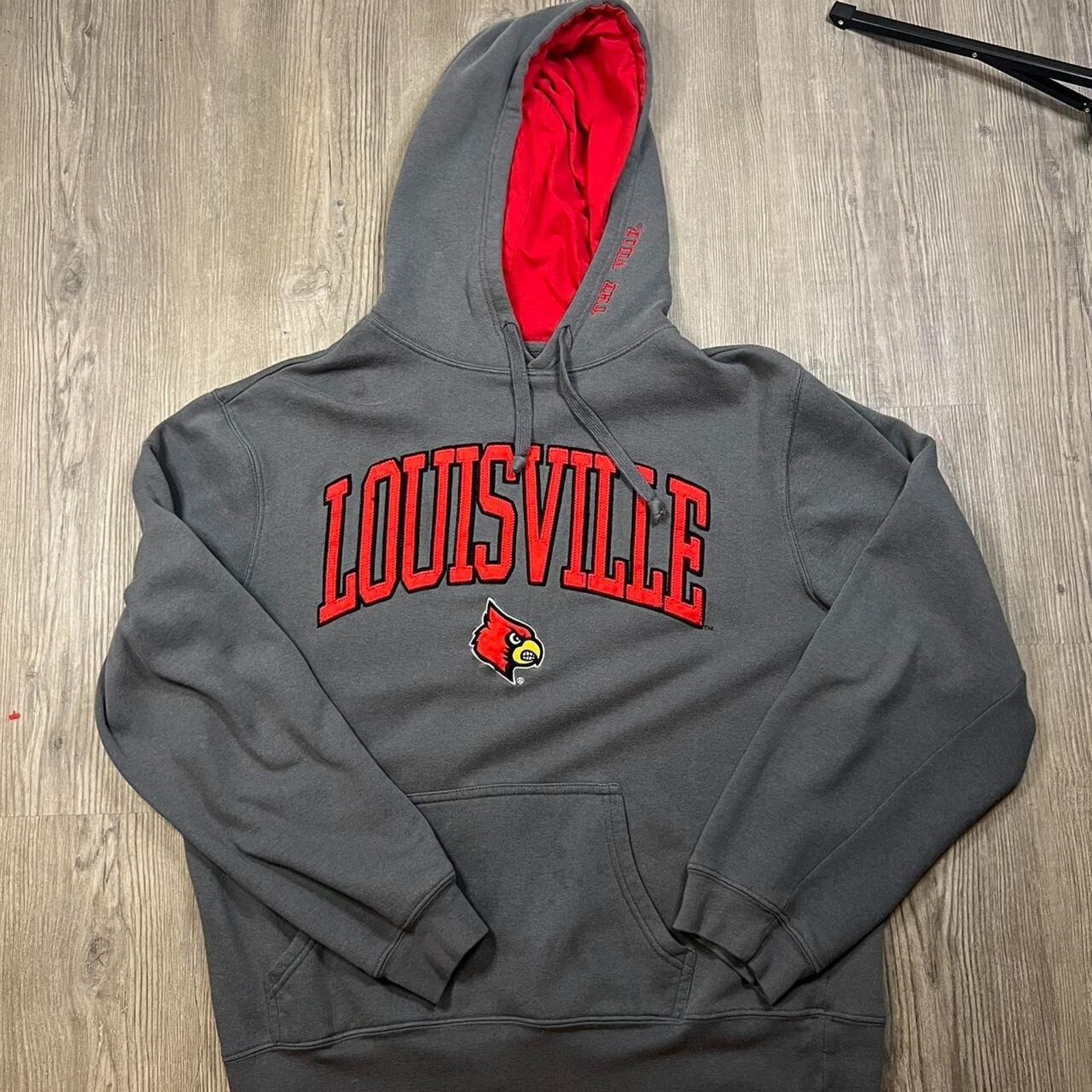 J. America Louisville University Cardinals Men’s Gray Hoodie Size XL Size US XL / EU 56 / 4 - 1 Thumbnail