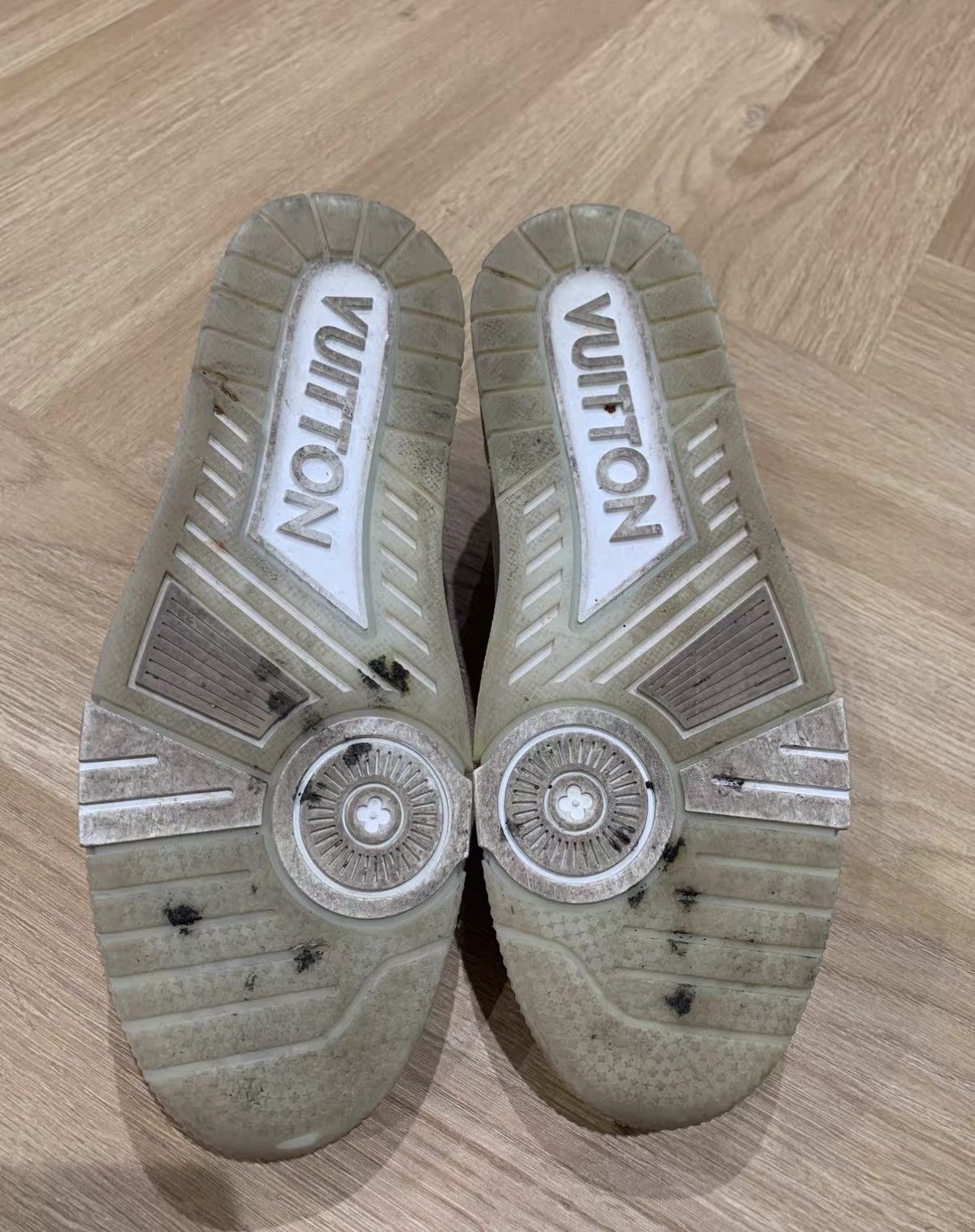 Louis Vuitton Louis Vuitton Trainer White Cement J42 Size US 7.5 / EU 40-41 - 8 Thumbnail