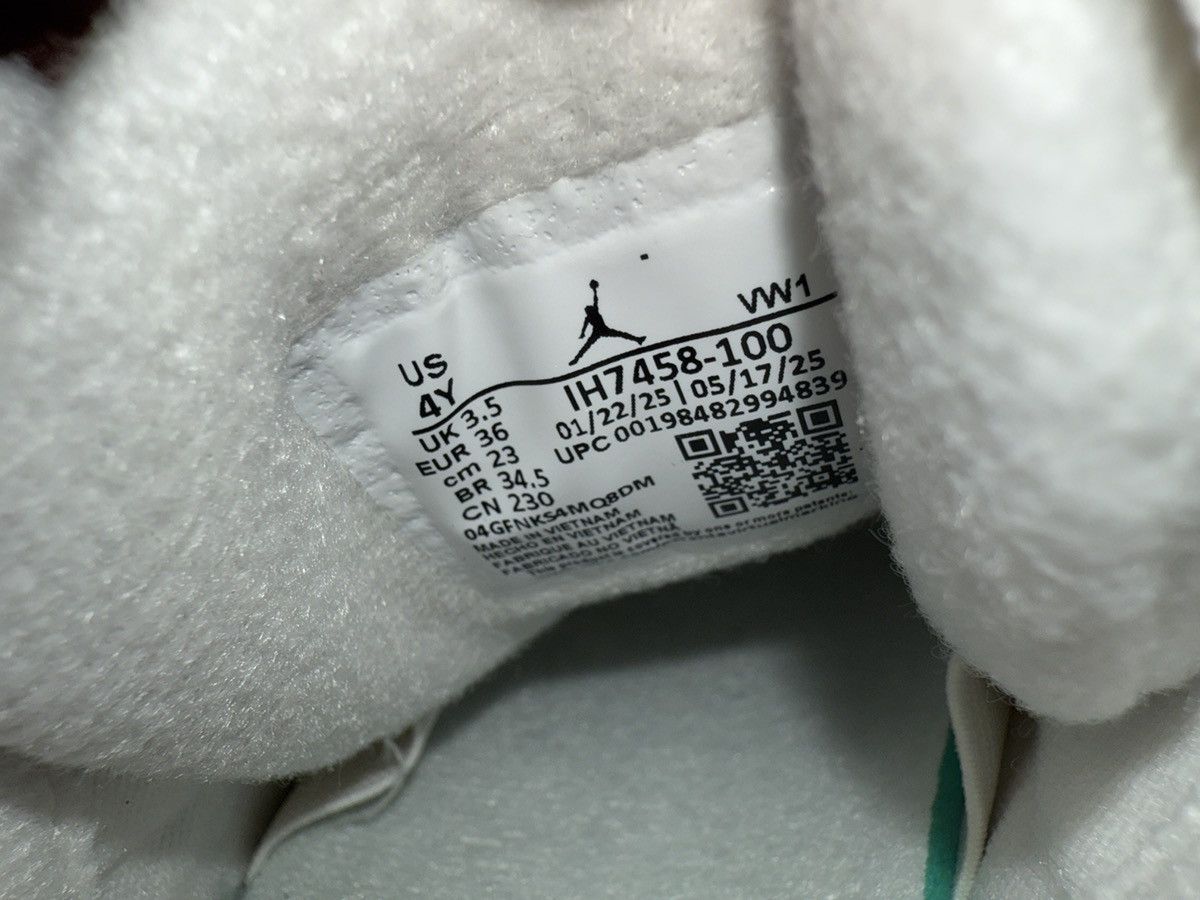 Jordan Brand Nike Air Jordan 4 RM (GS) sail/white/fire red/grey 4y/5.5w Size US 5.5 / IT 35.5 - 18 Thumbnail