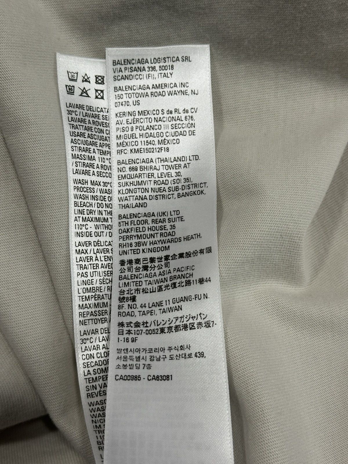 Balenciaga Balenciaga FW22 Be Different T-Shirt Size US L / EU 52-54 / 3 - 9 Thumbnail