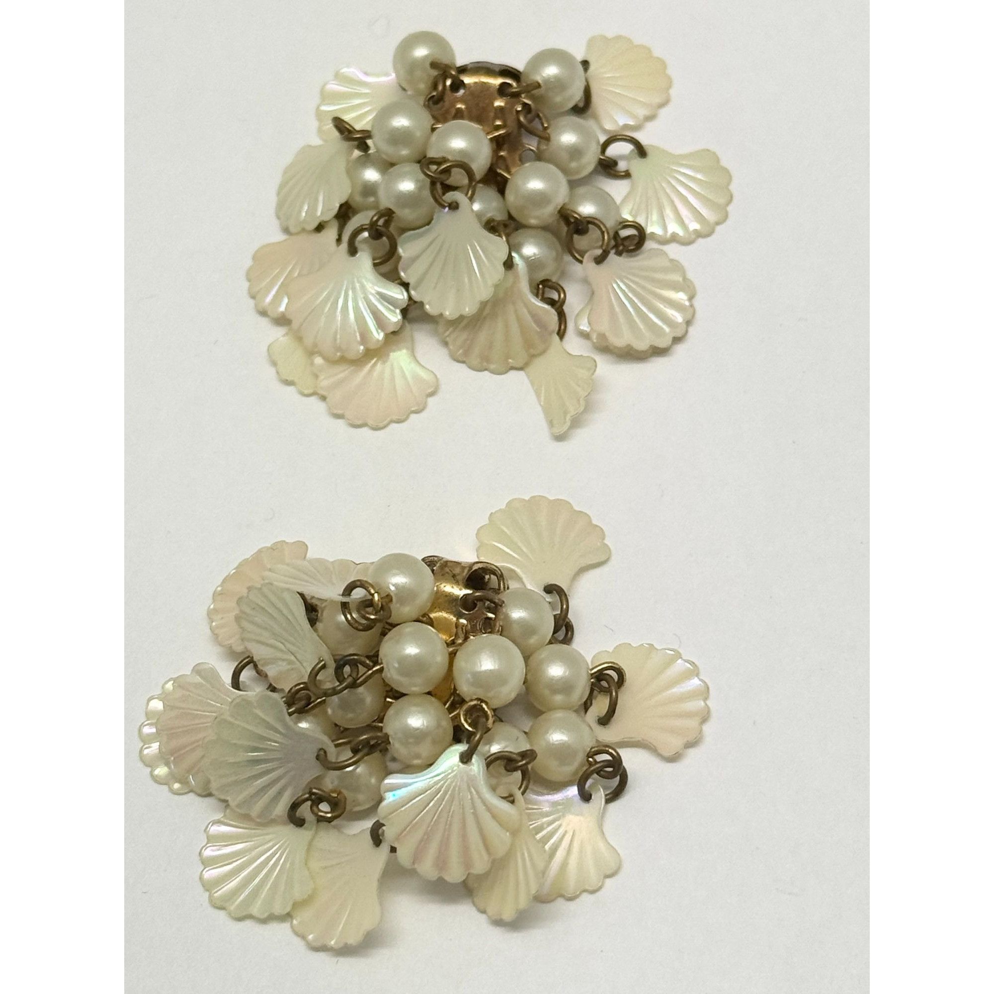 Vintage Vintage beaded plastic sea shell earrings Size ONE SIZE - 1 Thumbnail
