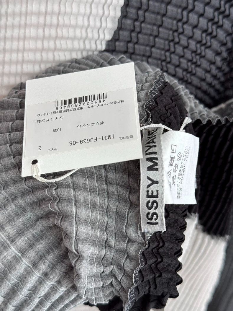 Issey Miyake Issey Miyake size:one size Black and white bubble top Size XS / US 0-2 / IT 36-38 - 3 Thumbnail