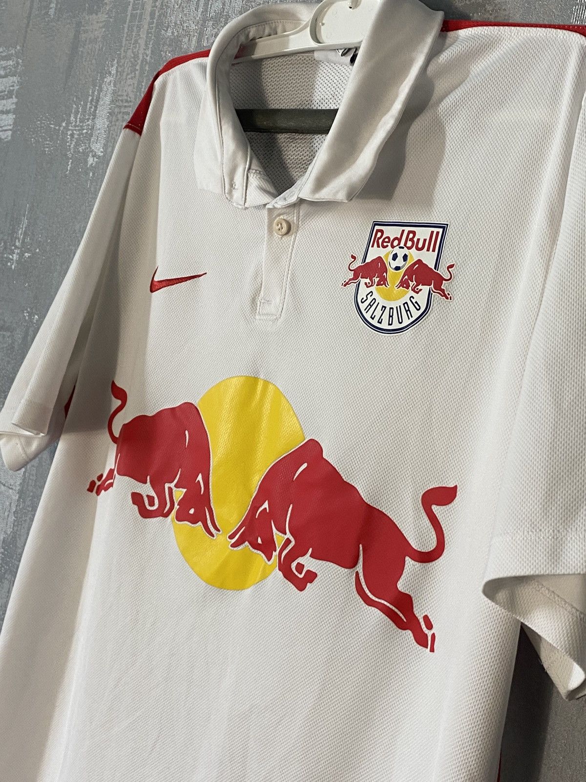 Nike RED BULL SALZBURG 2014 FOOTBALL SOCCER JERSEY # 26 Soriano Size US L / EU 52-54 / 3 - 3 Thumbnail