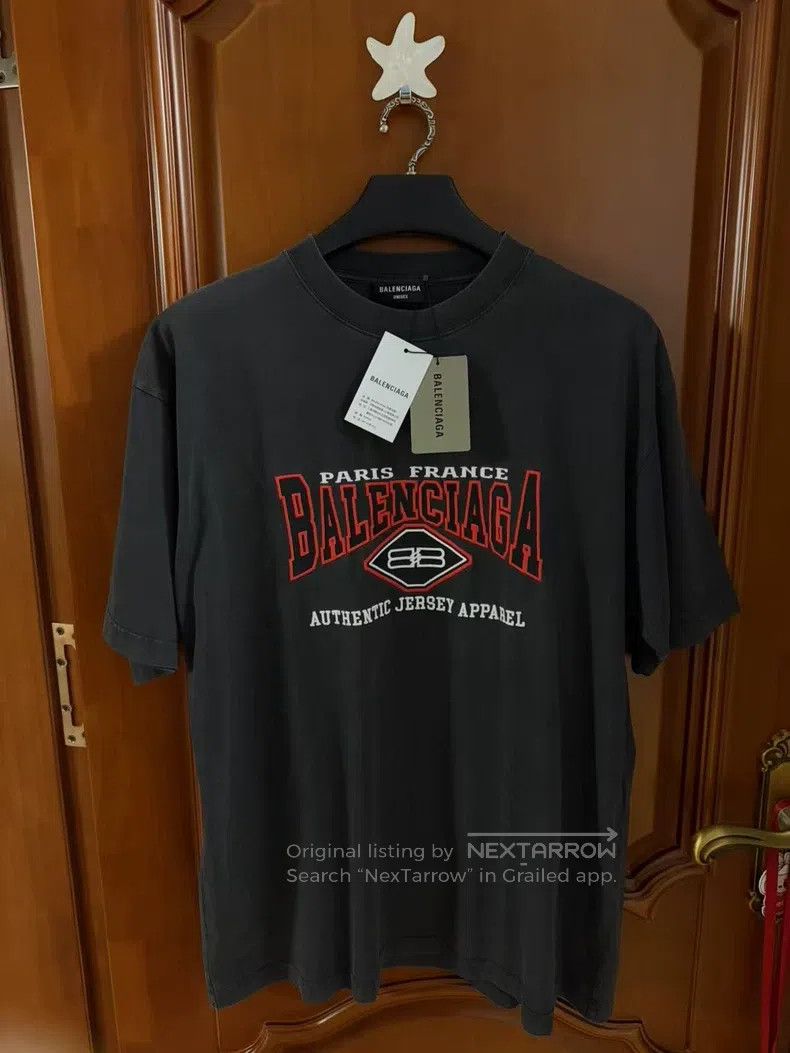 Balenciaga Balenciaga Bat Short Sleeve T-Shirt Size US S / EU 44-46 / 1 - 1 Thumbnail