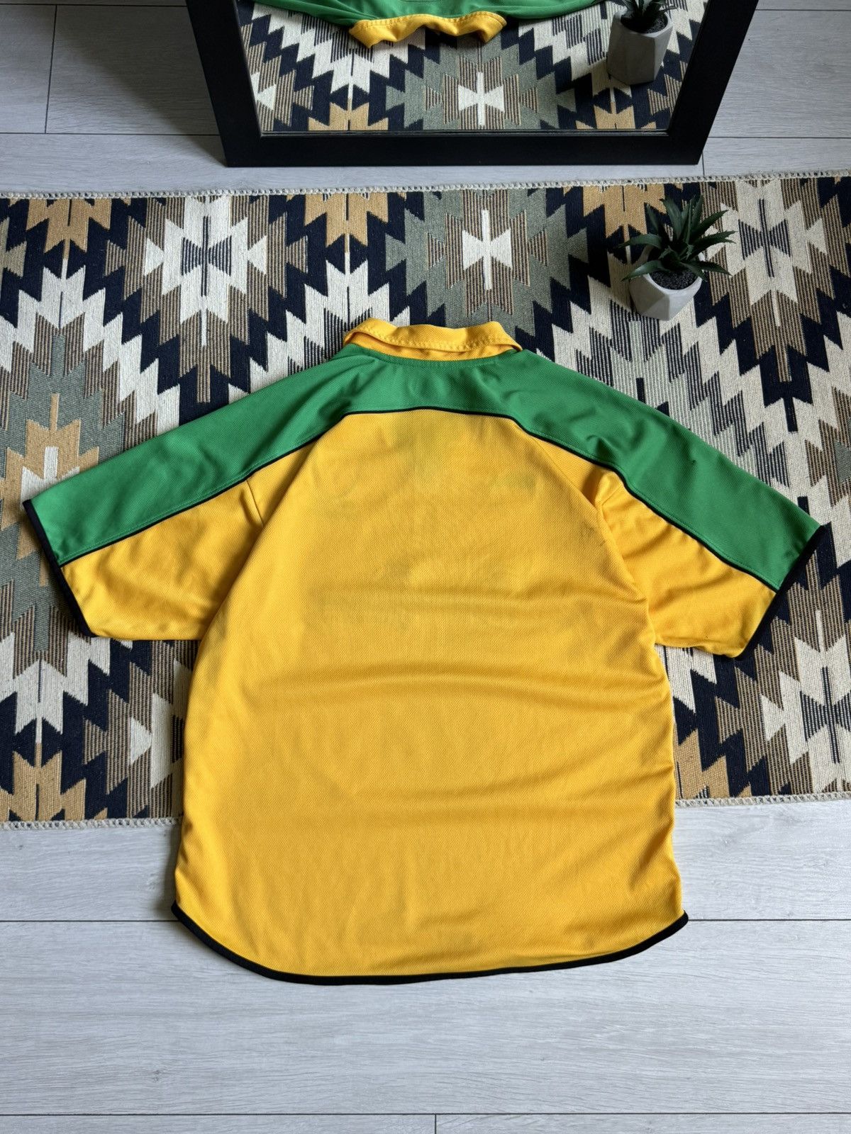 Vintage Vintage Norwich City 2001-02 Soccer Jersey with signatures Size US XL / EU 56 / 4 - 11 Thumbnail