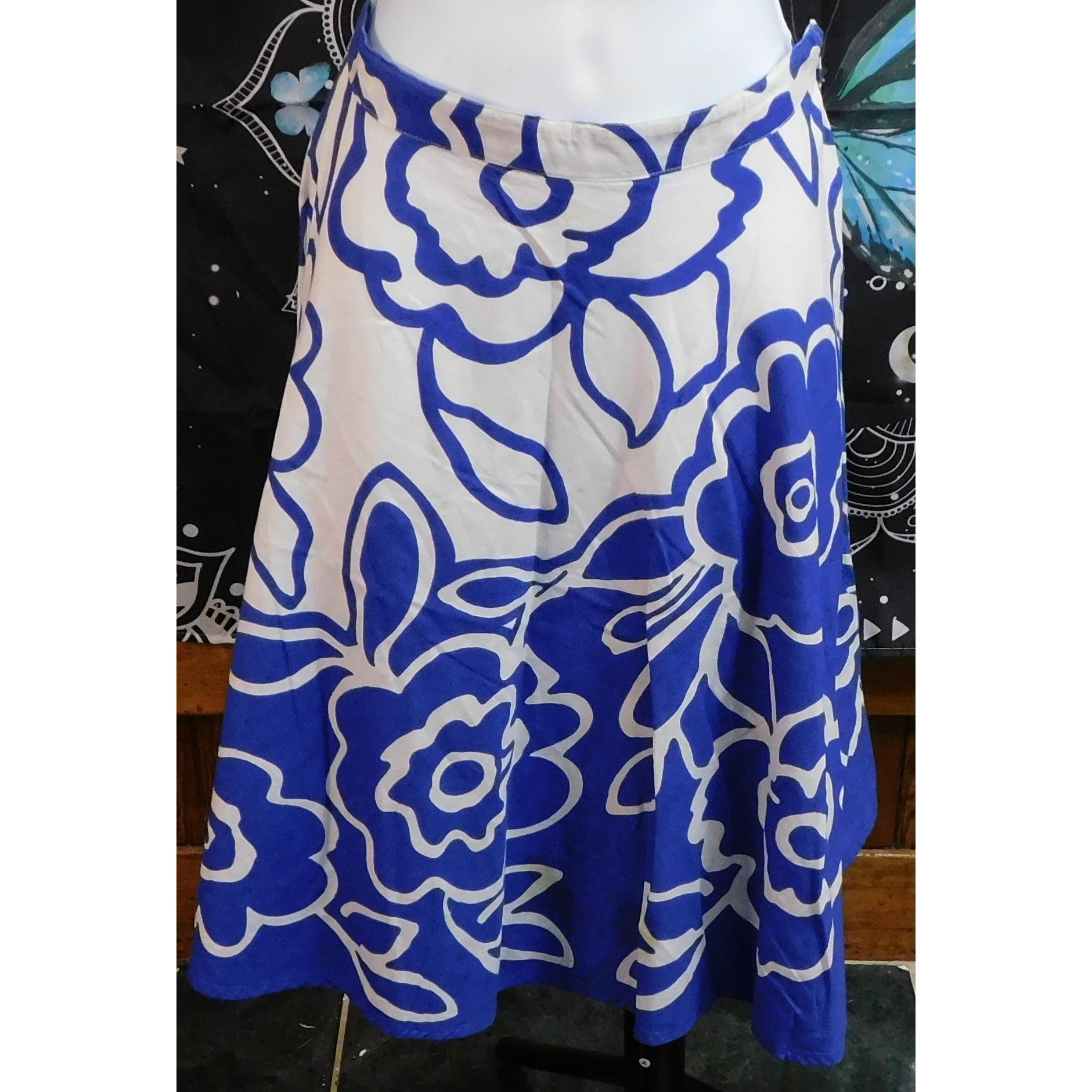 Apollo Apollo Blue And White Floral Midi Skirt Size 32" / US 10 / IT 46 - 2 Thumbnail